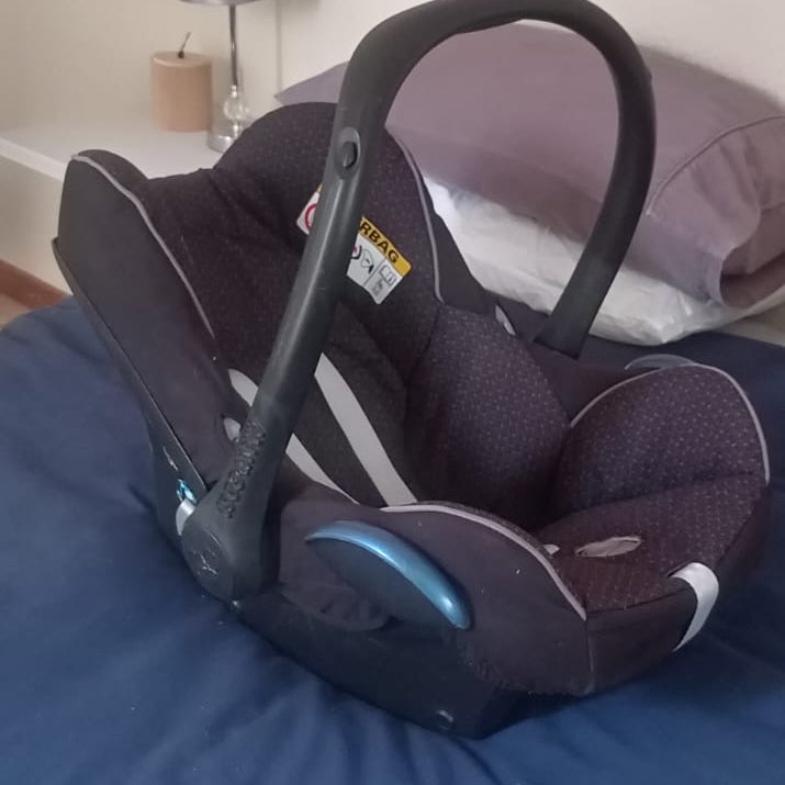 maxi cosi 2009 Maxi Cosi infant Carseat and Isofix base* – PR3LOVED