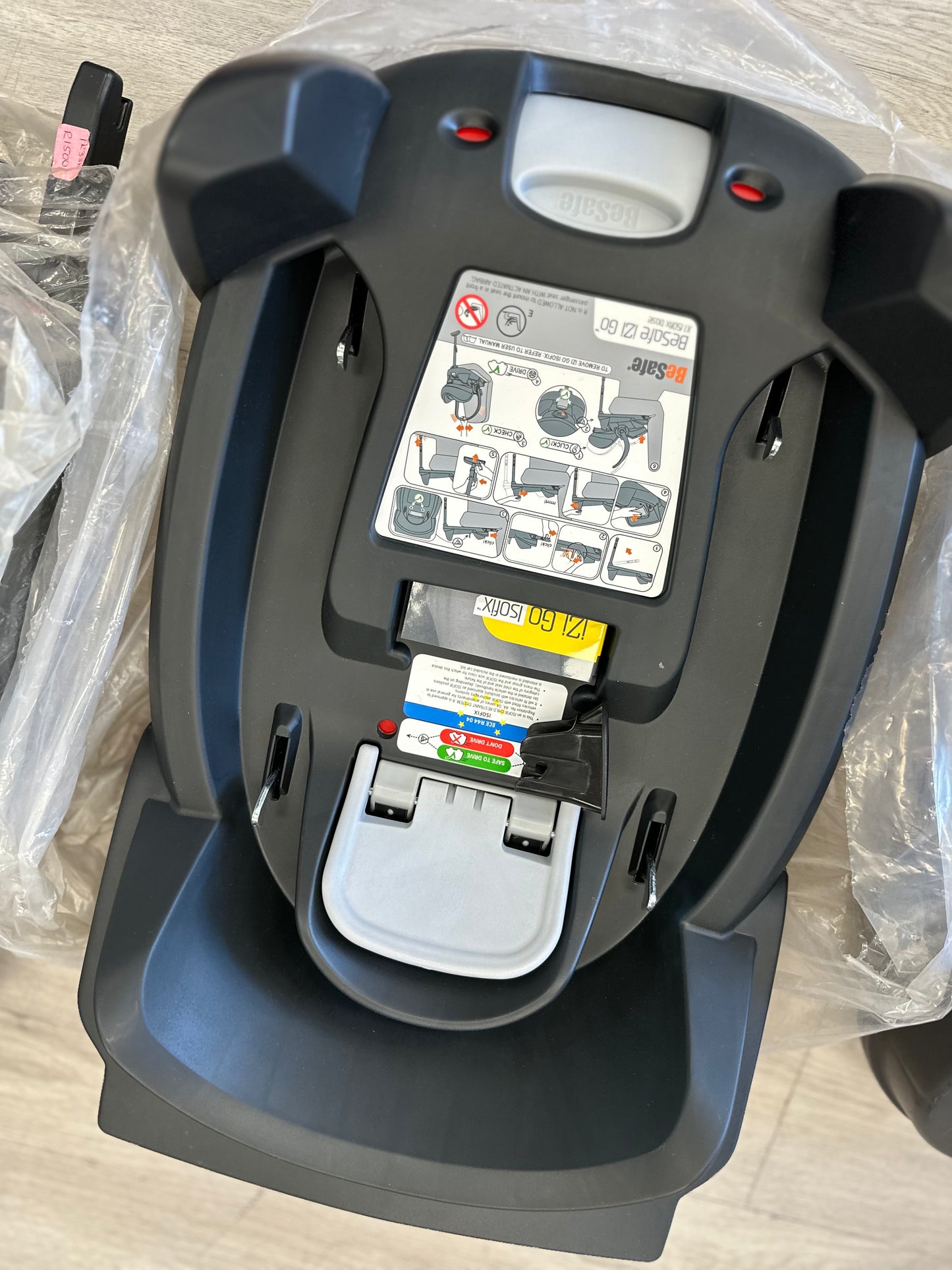 Various Isofix bases