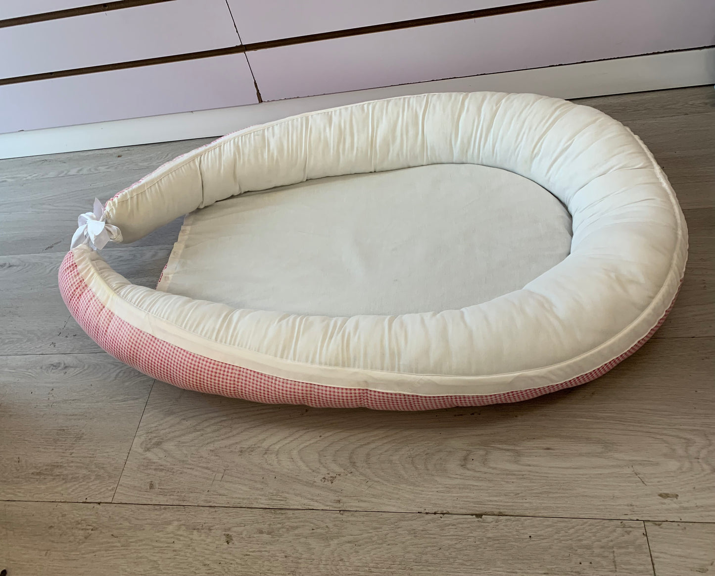 Baby Co-sleeping nest/ white & Pink
