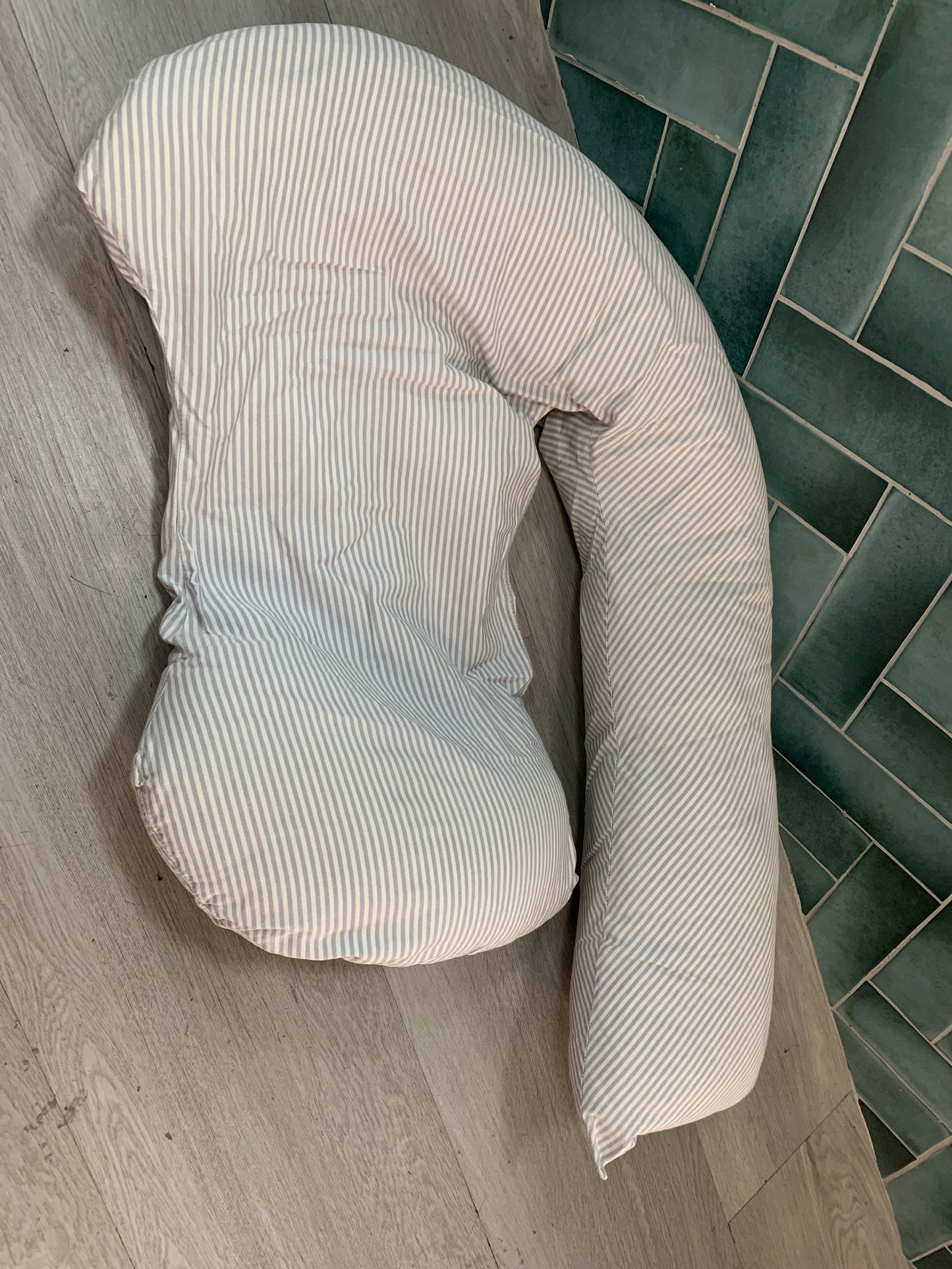 Dreamgenii® Pregnancy Support and Feeding Pillow