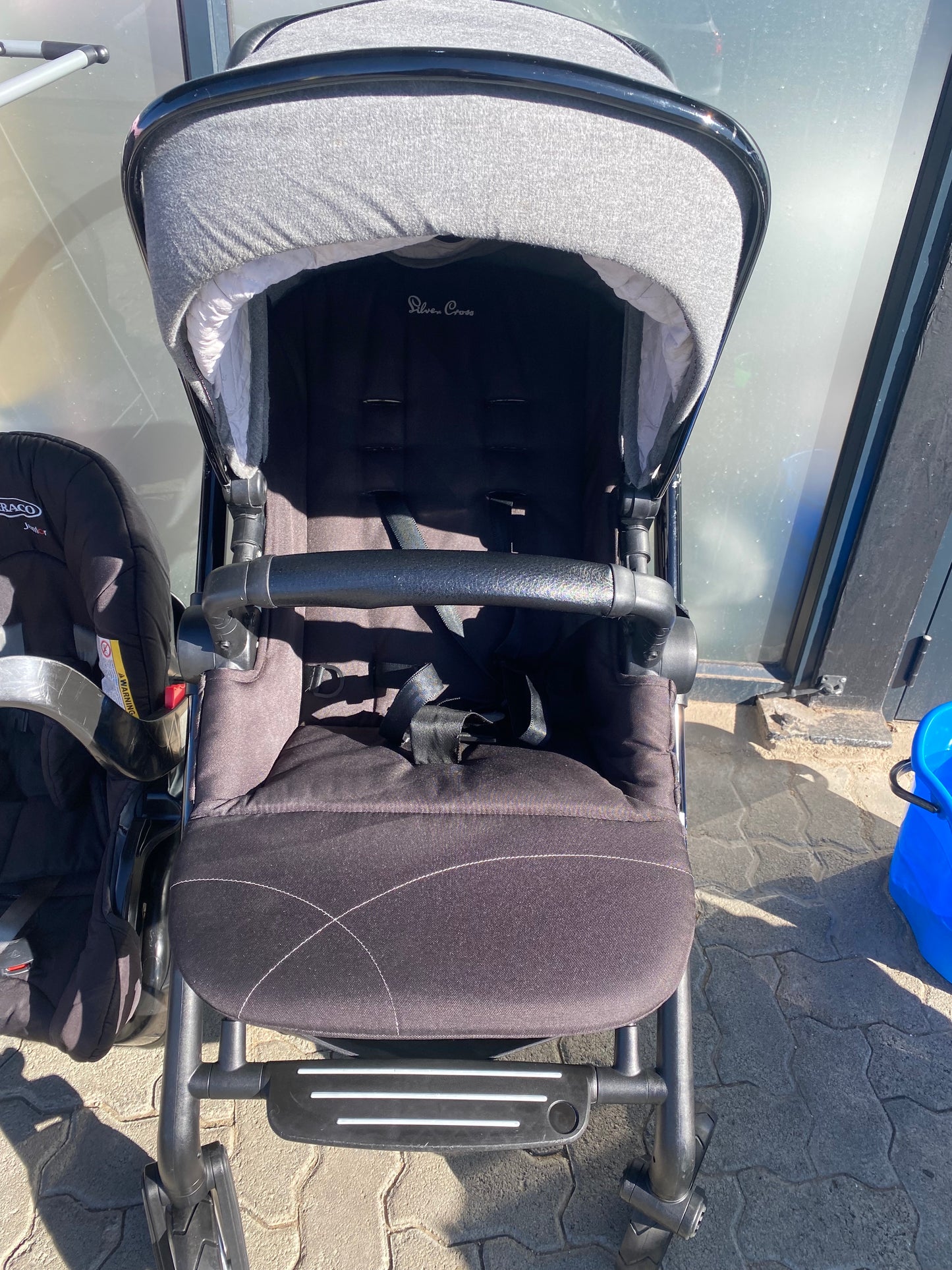 Silver Cross Pioneer Limited Edition Pram and Bassinet with accessories