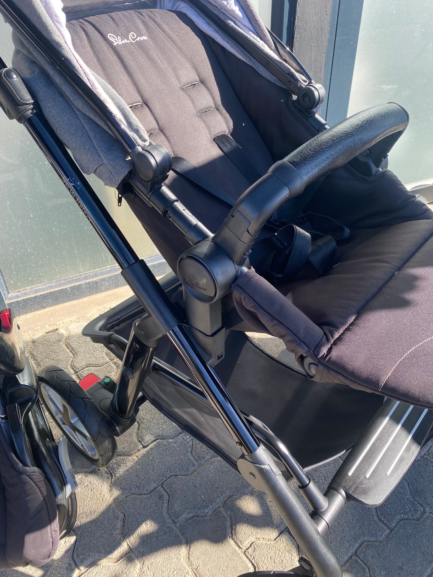 Silver Cross Pioneer Limited Edition Pram and Bassinet with accessories