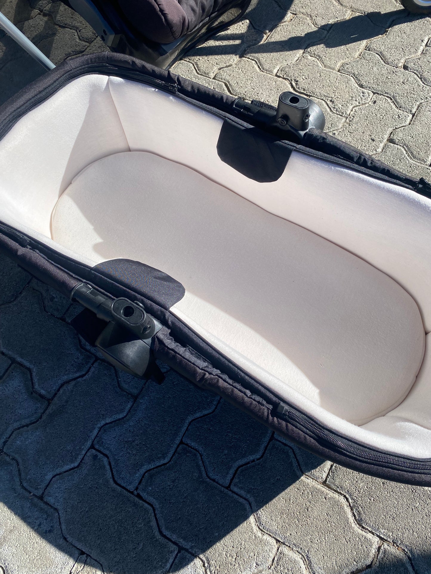Silver Cross Pioneer Limited Edition Pram and Bassinet with accessories