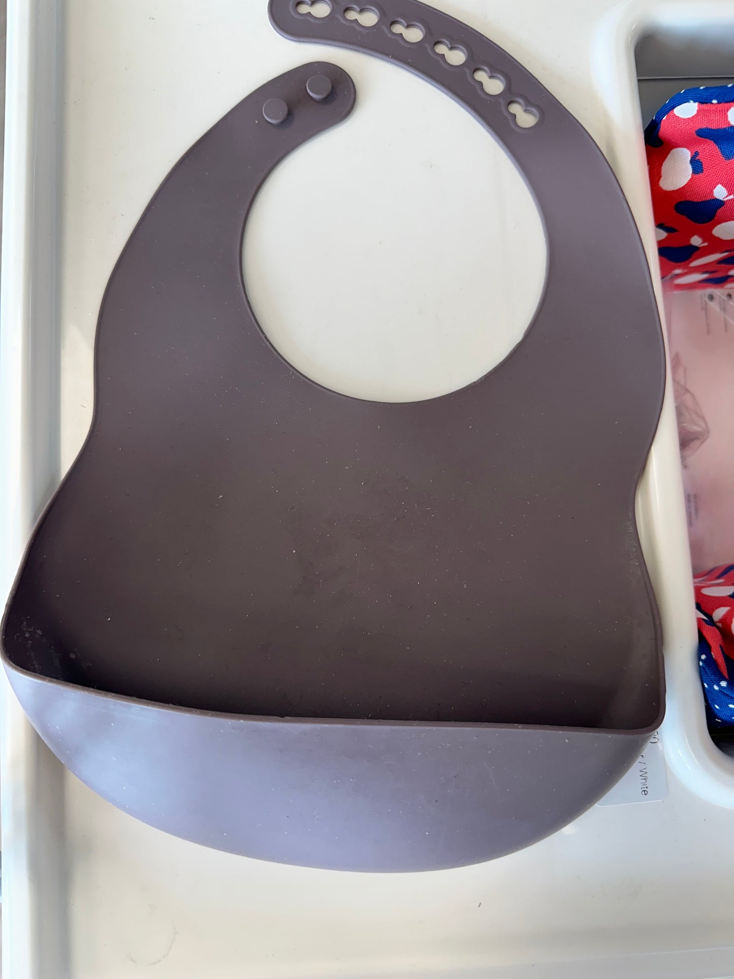 Catchy Silicone Bib - Assorted colours
