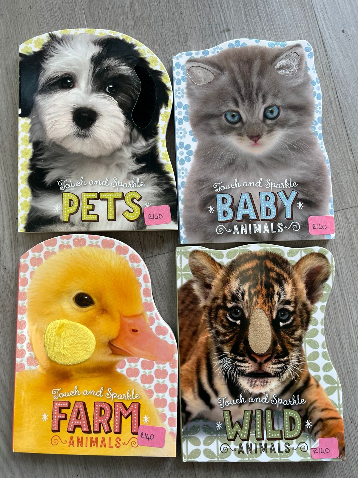 TOUCH AND SPARKLE BOOK PETS
