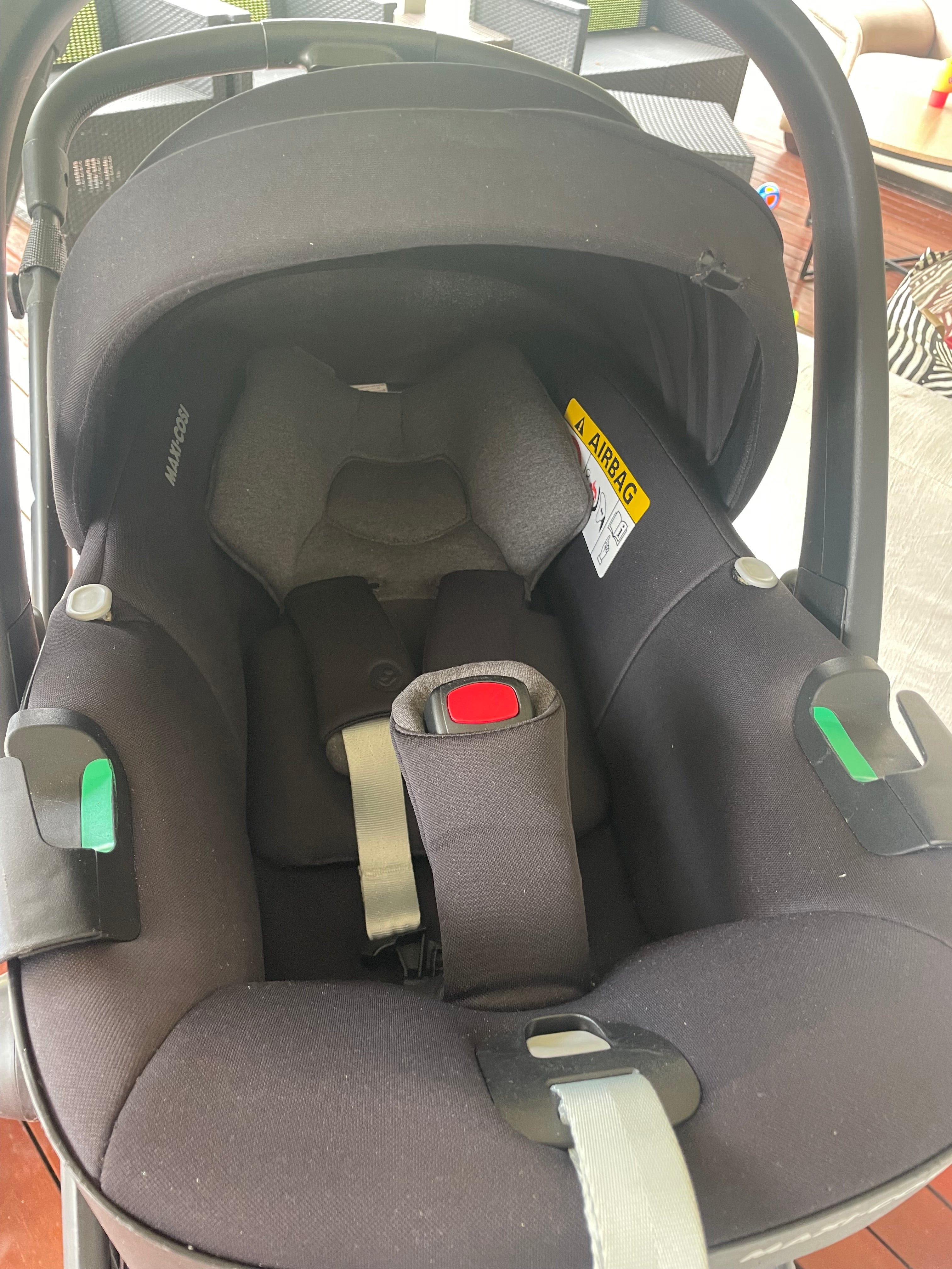 Maxi Cosi Pebble Car Seat and Maxi Cosi Zara stroller Chasis