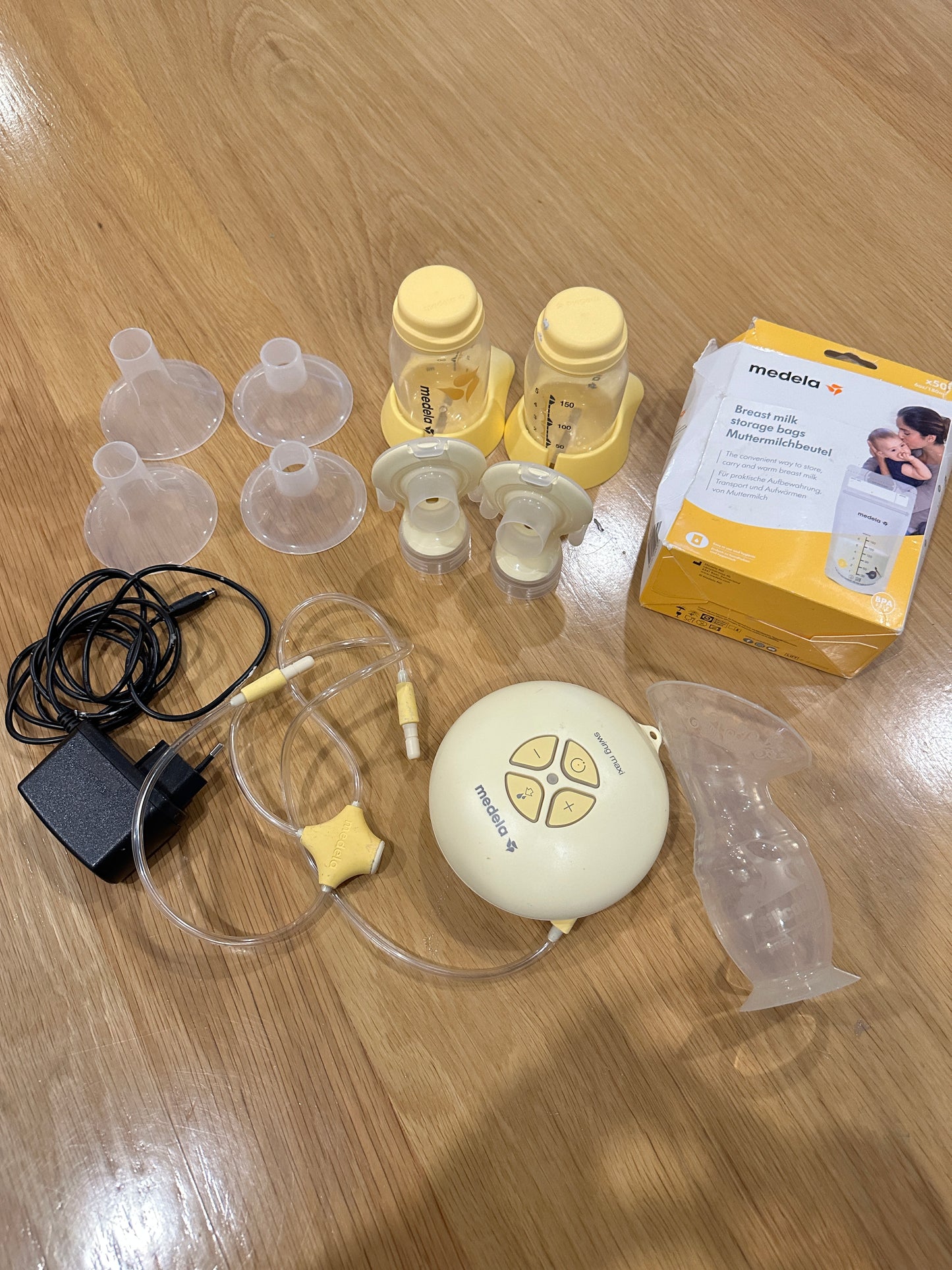 Medela swing maxi double and hakaa and breast milk bags*