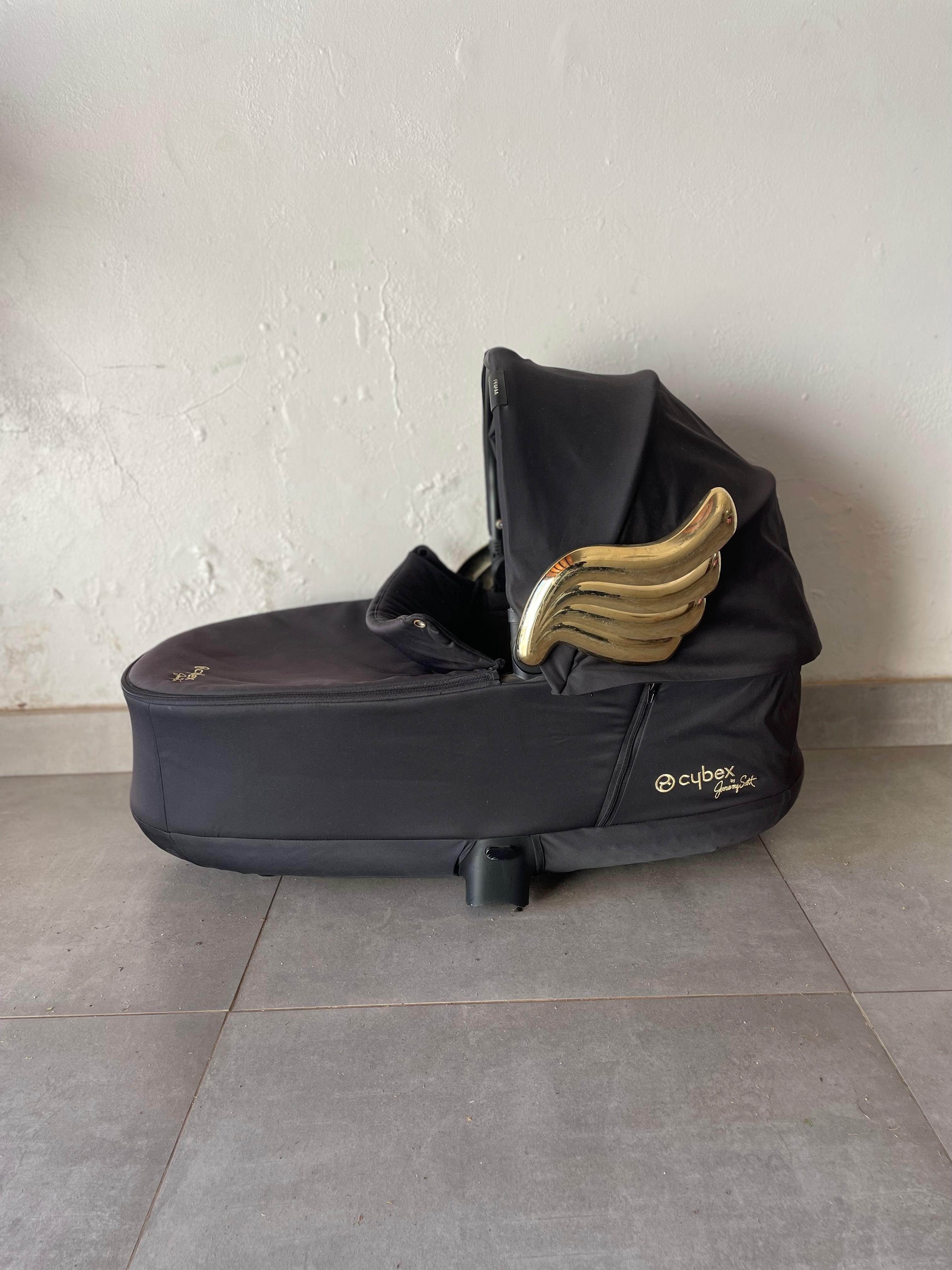 cybex jeremy scott wings Cybex Jeremy Scott Wings Carry Cot* – PR3LOVED