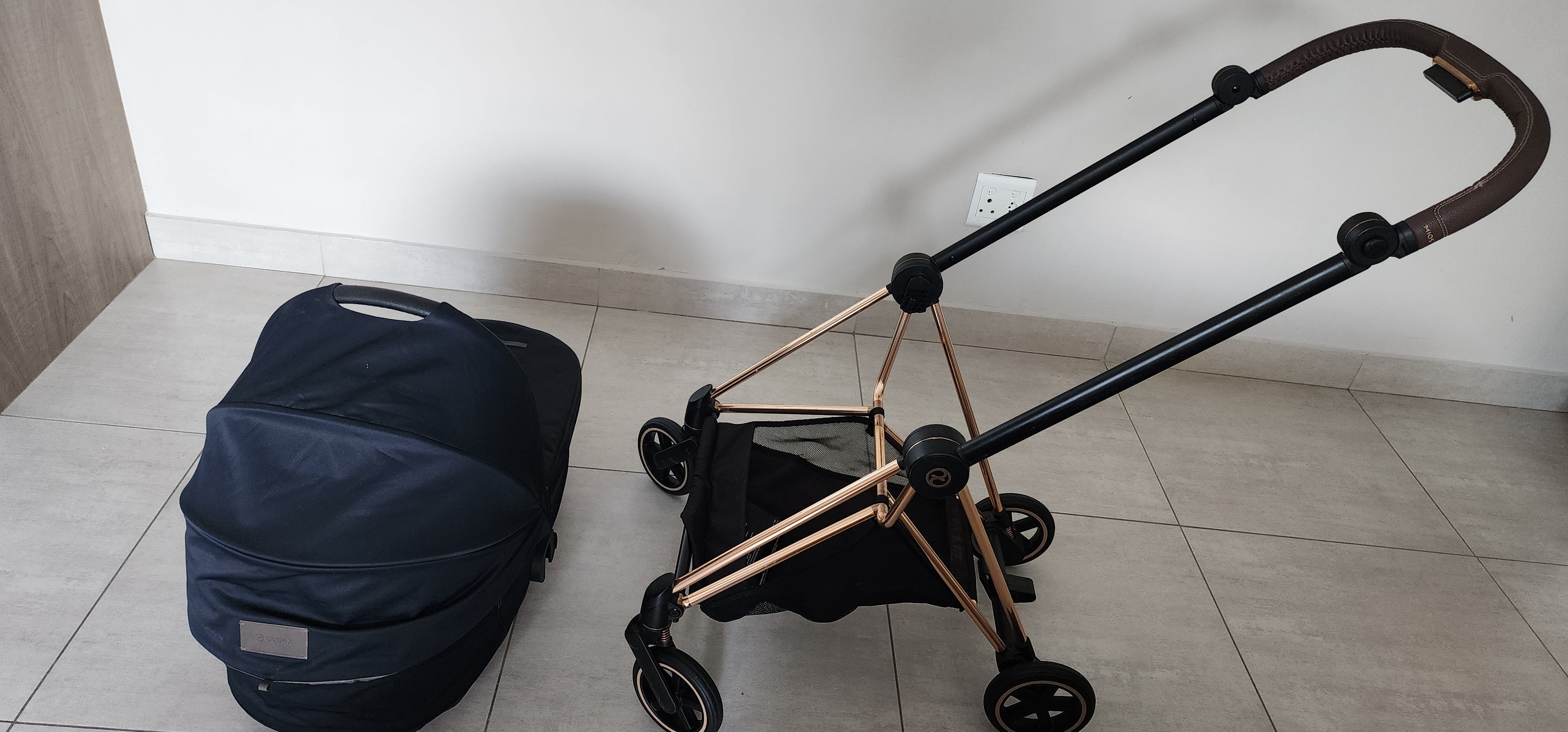 Cybex Mios Frame and Lux Carry Cot*