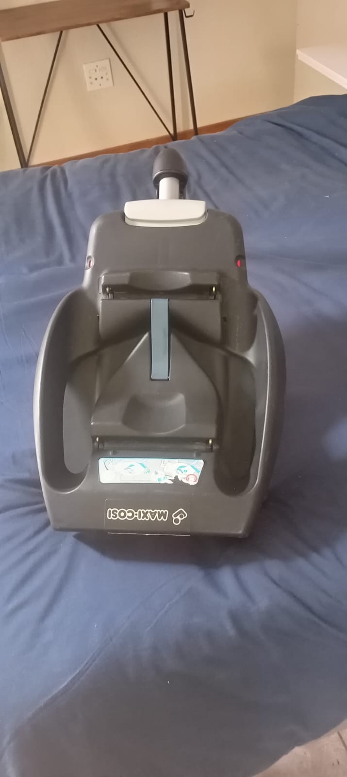 Maxi Cosi infant Carseat and Isofix base*