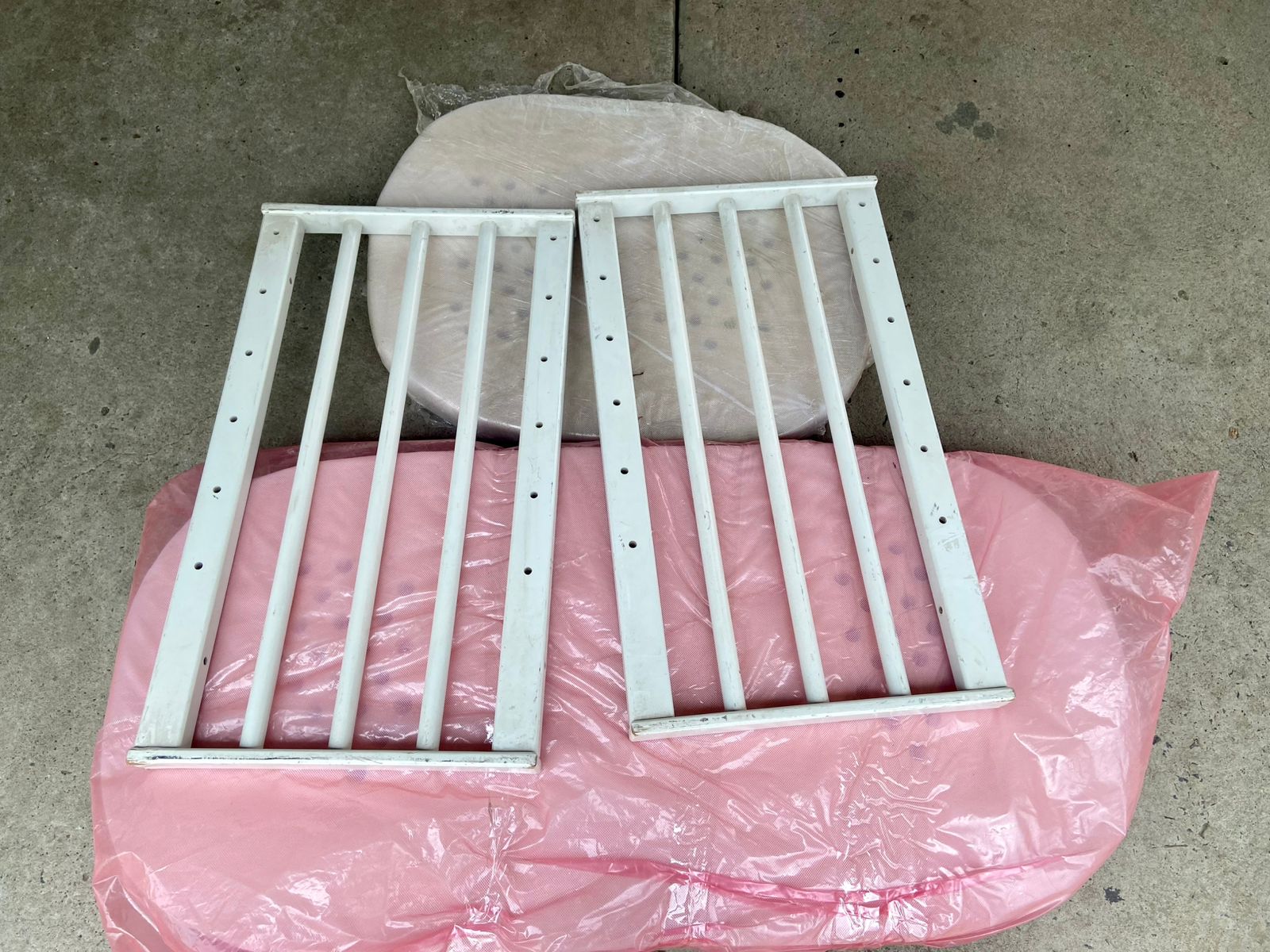 Oval Stokke replica cot with mattress*