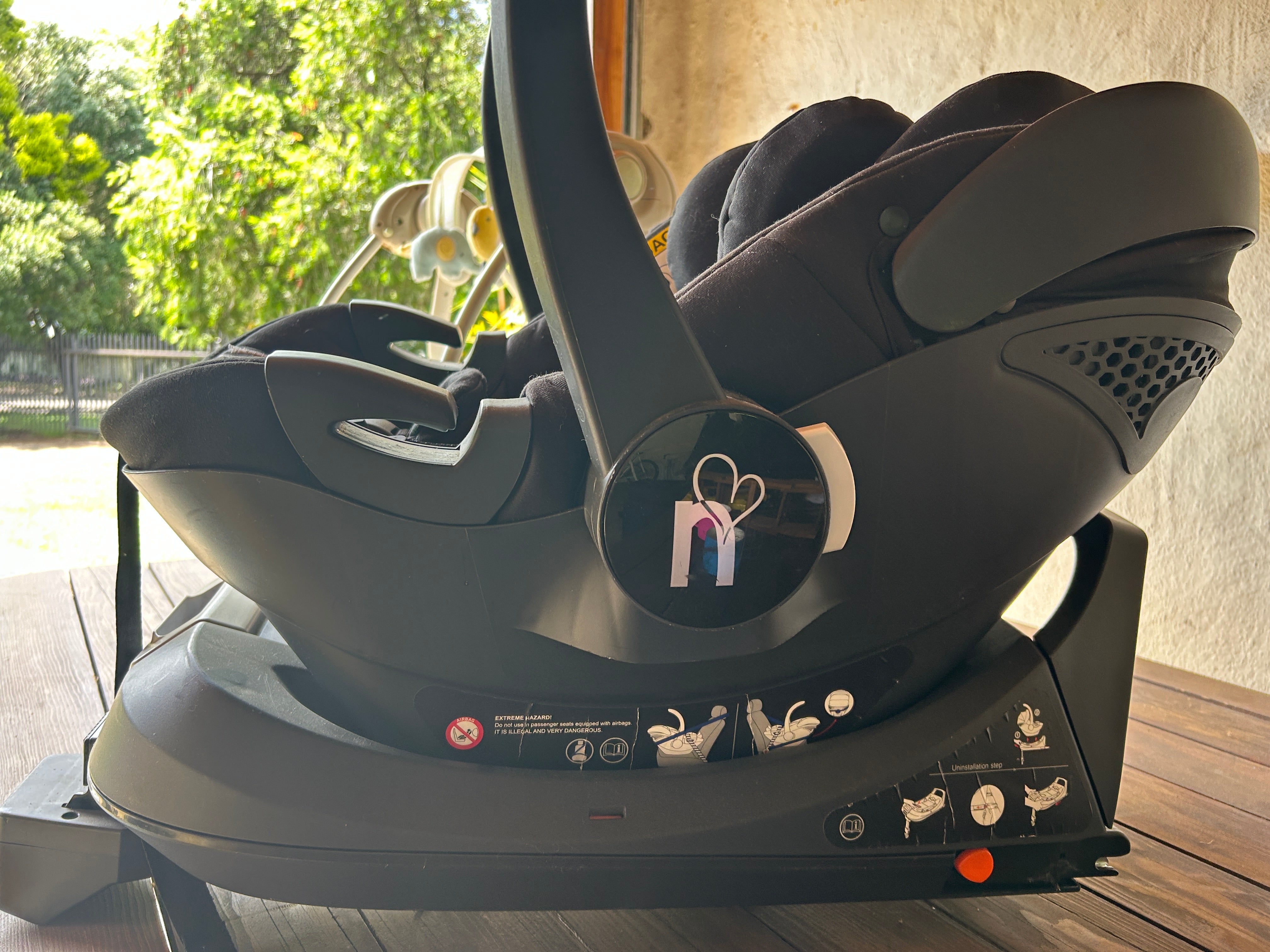 Noola isize carseat (newborn) and isofix base*