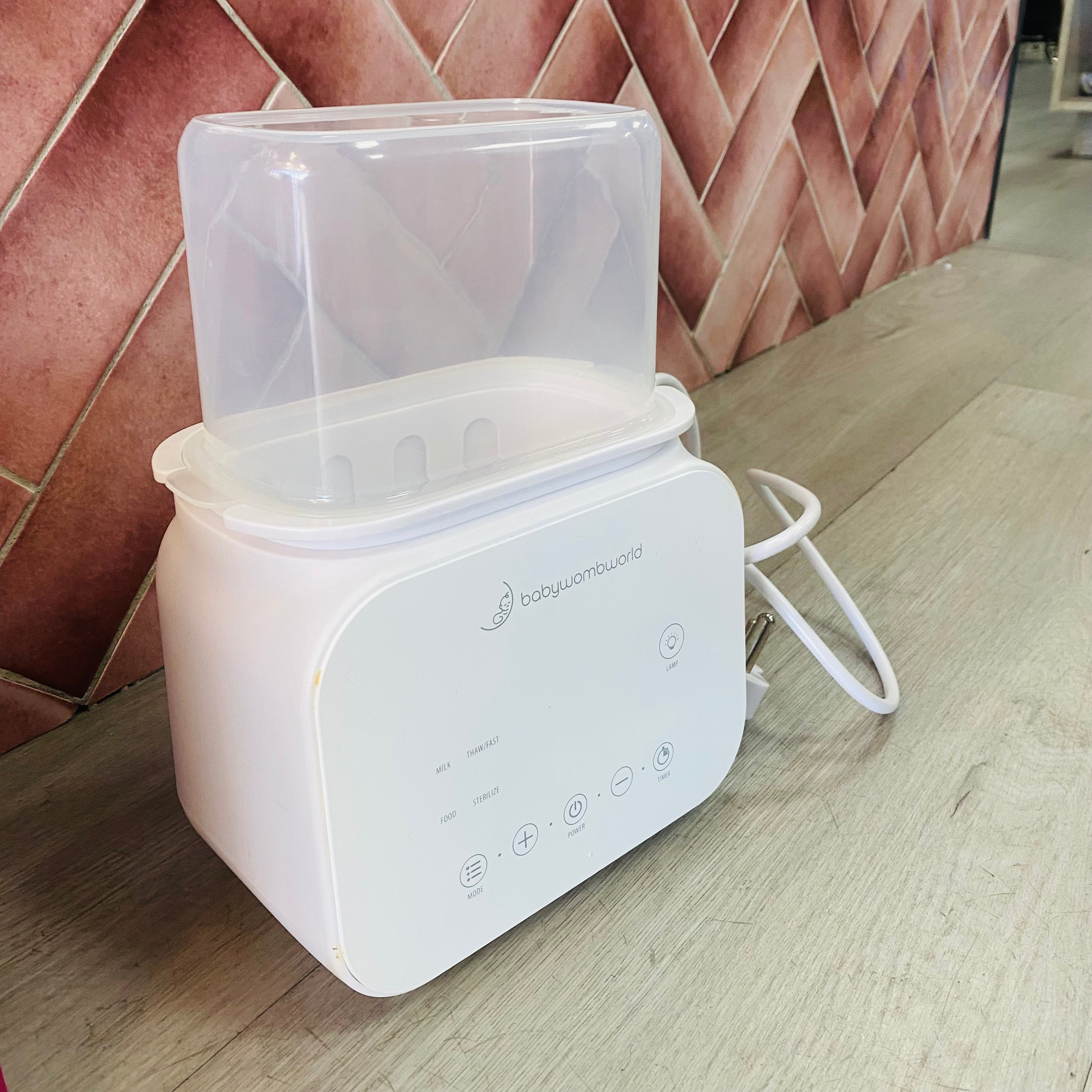 BabyWombWorld’s multi-functional bottle warmer and steriliser