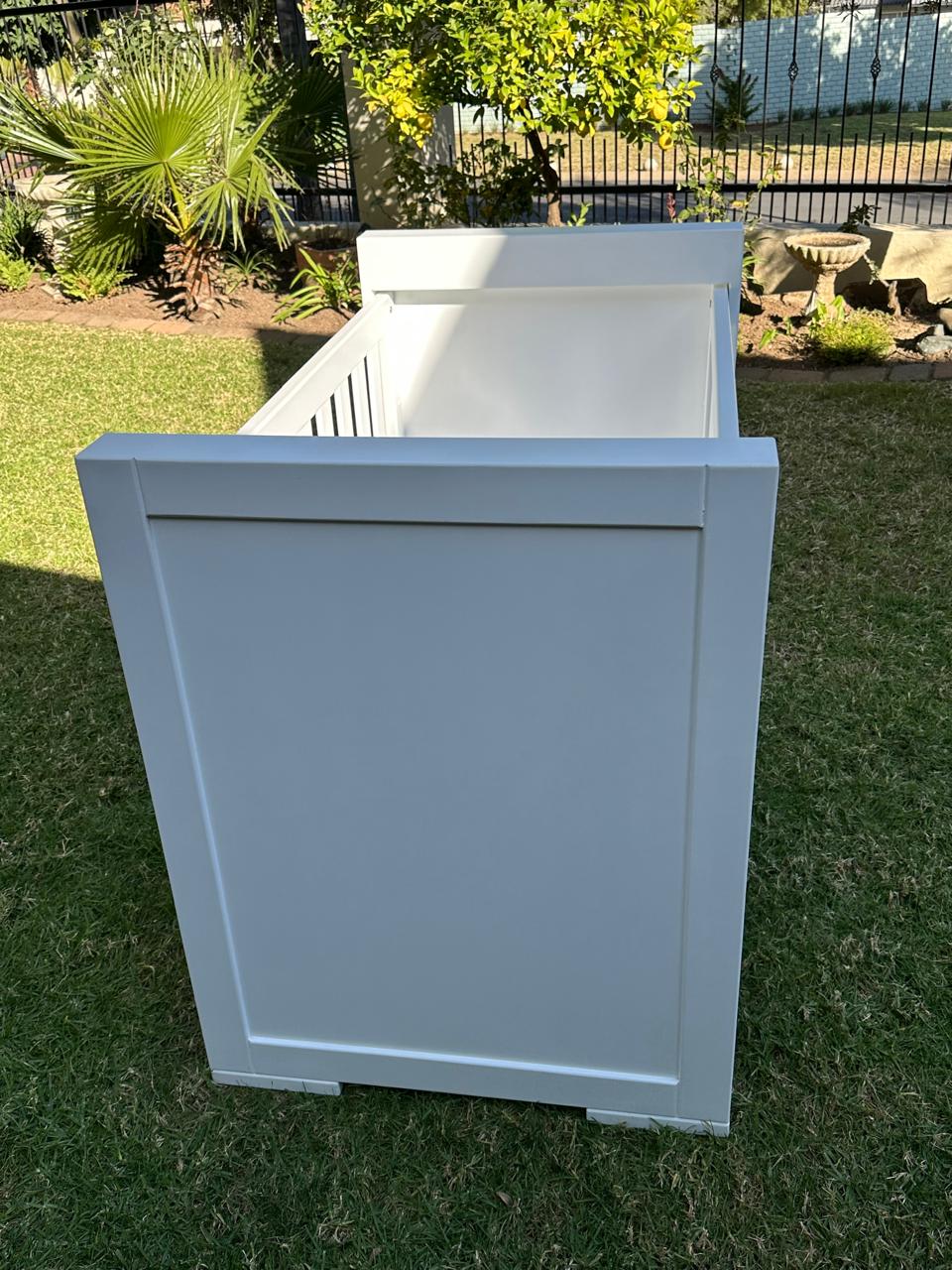 Dream Furniture Grant cot/bed,large*