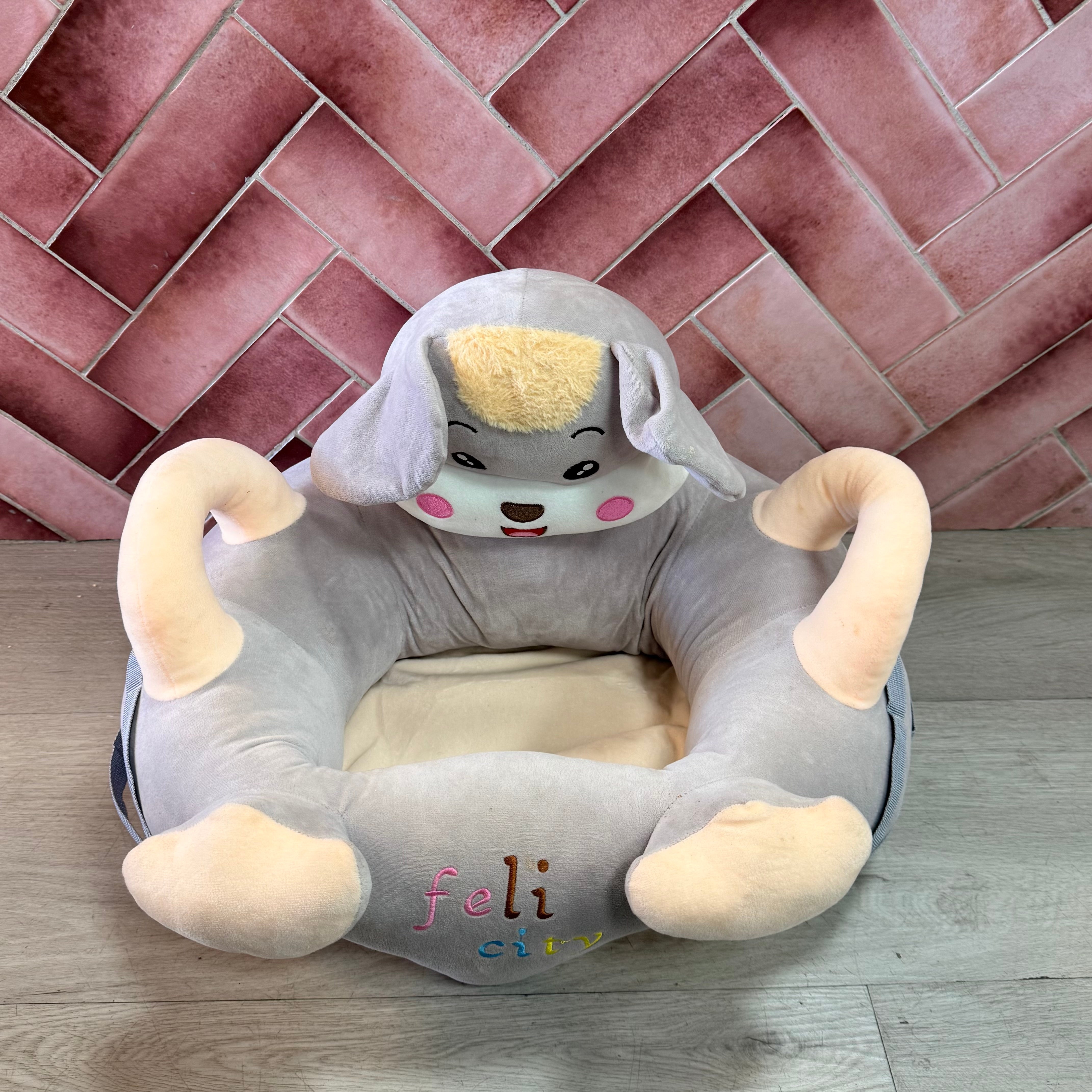 Feli City Plush Baby Sitting Support