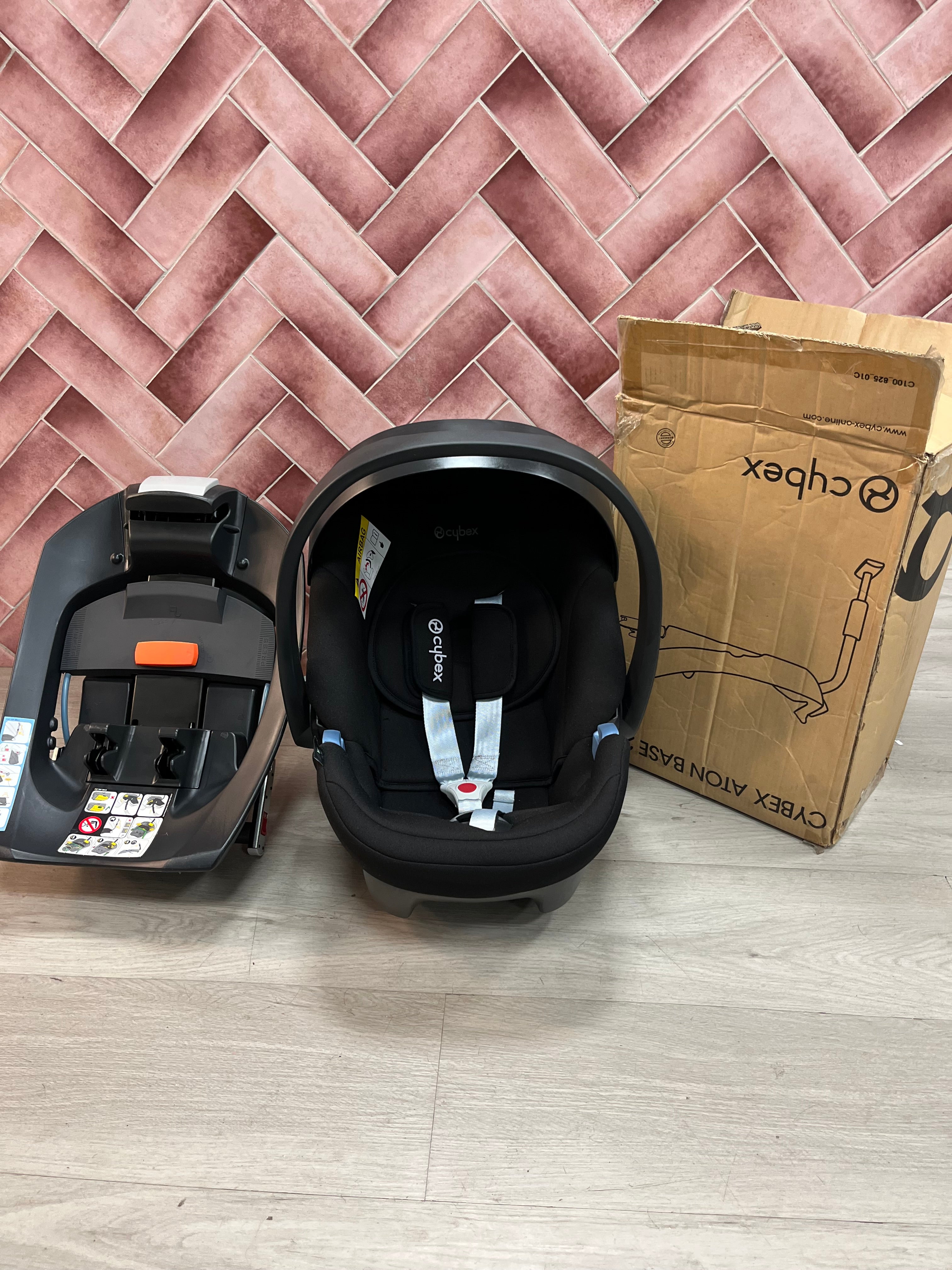 Cybex Aton Infant Carseat & Isofix Base*