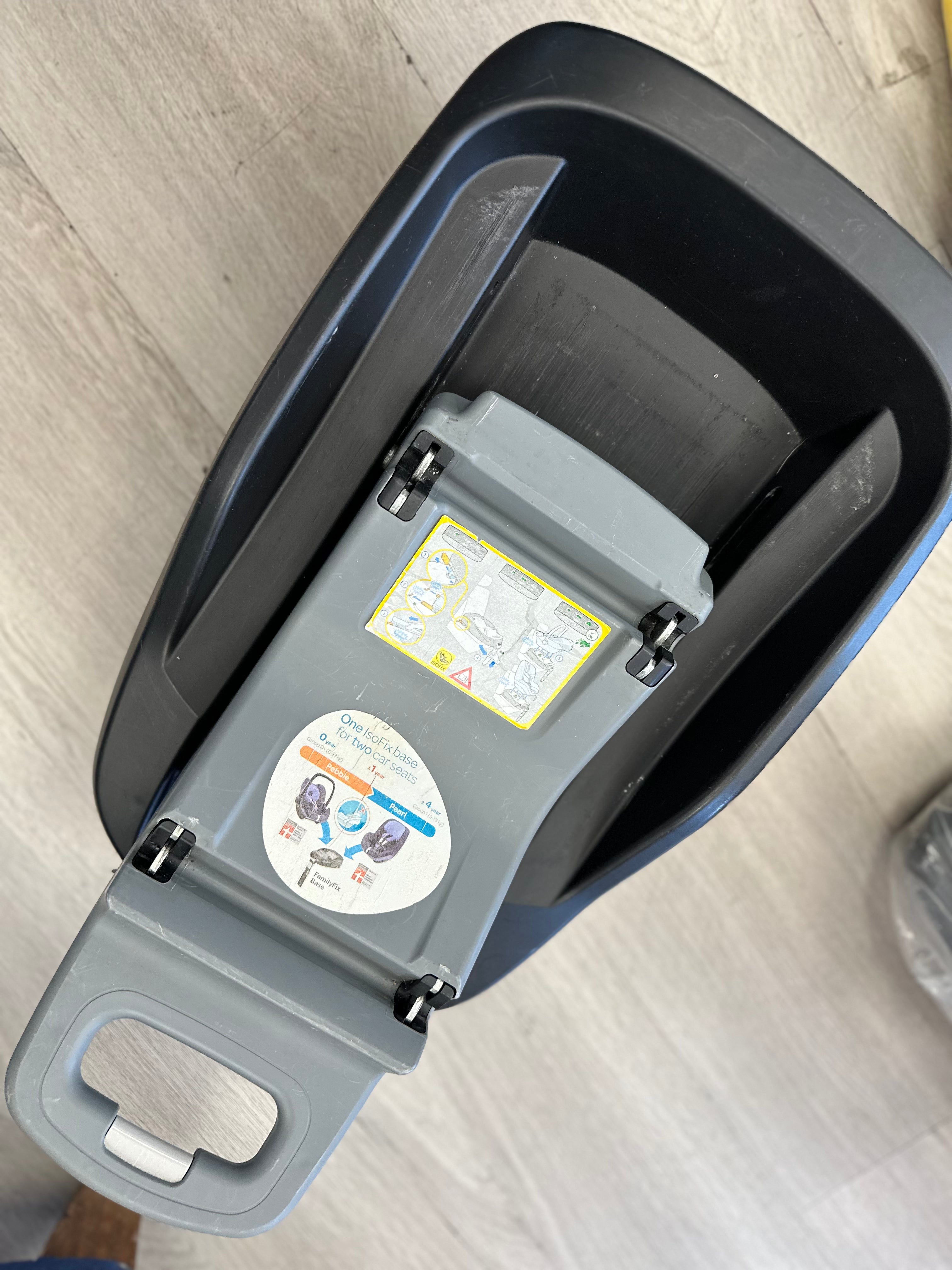 Various Isofix bases PR3LOVED