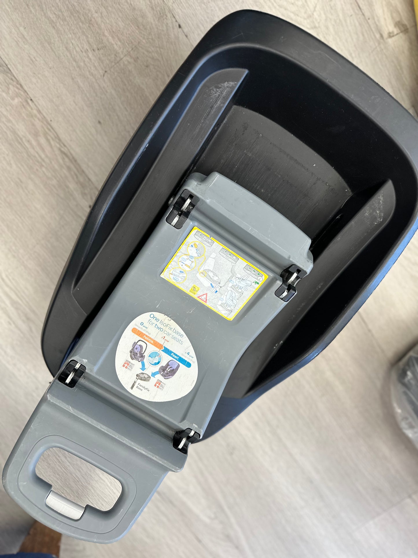 Various Isofix bases