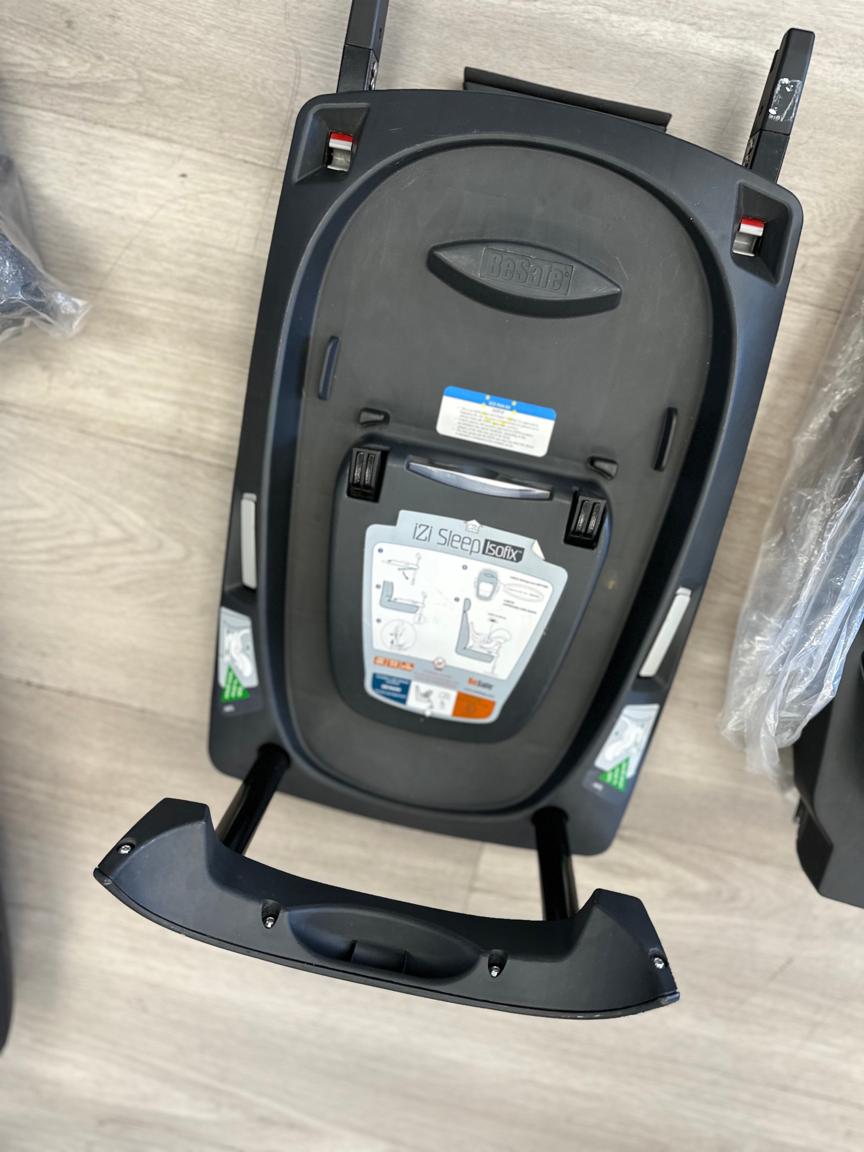 Various Isofix bases