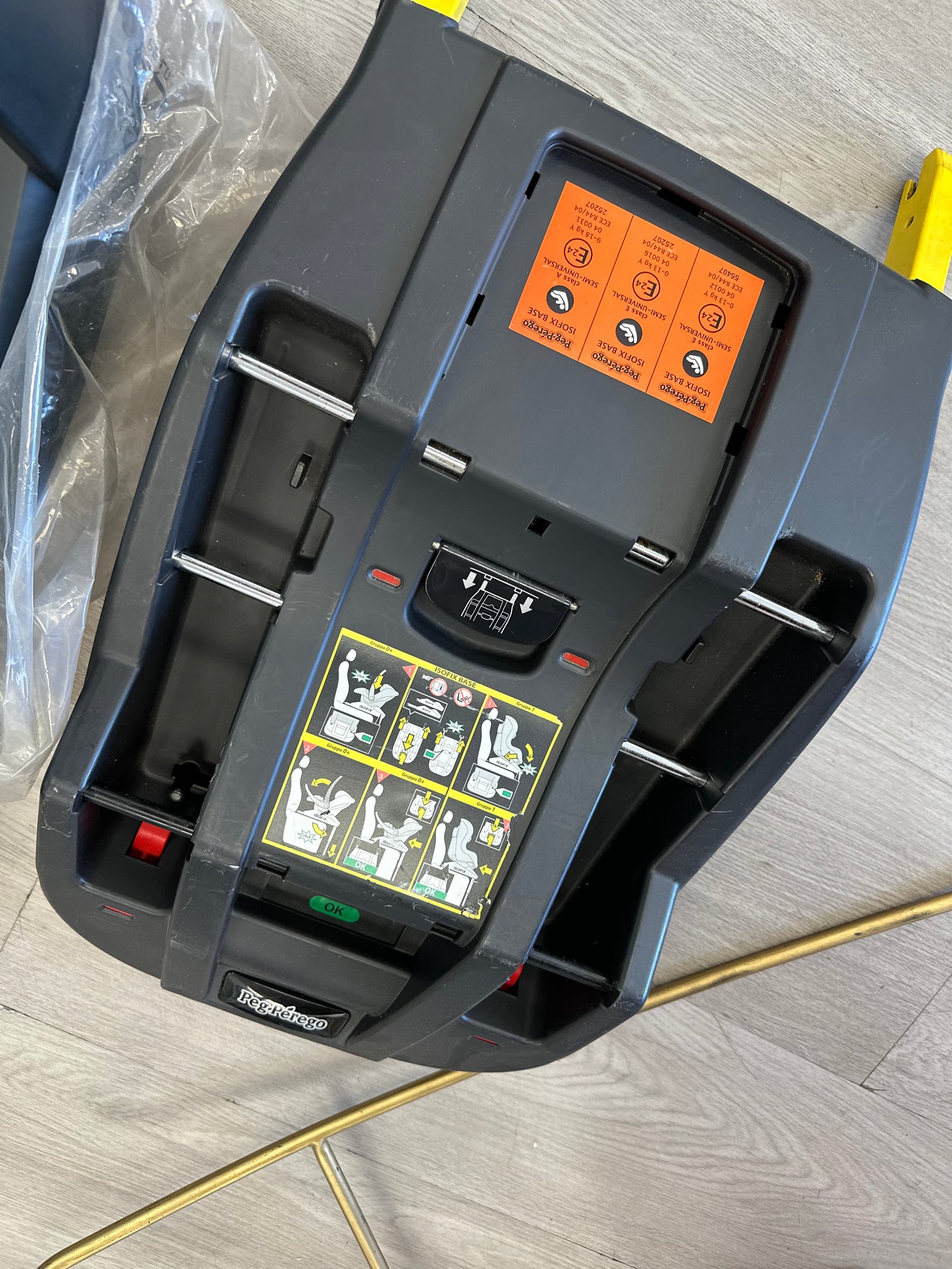Various Isofix bases
