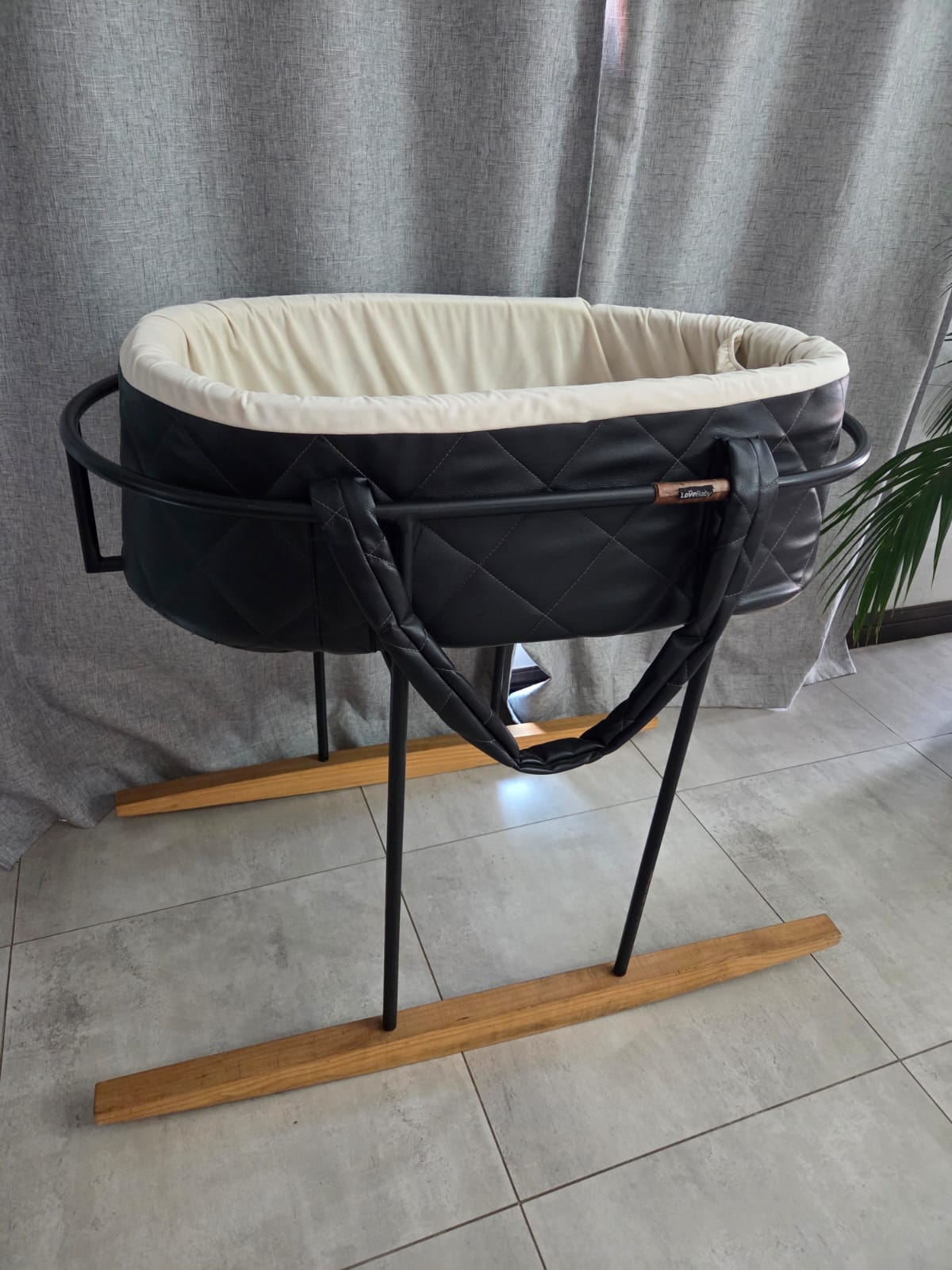 Lovebaby Carryme Cot and Rocking Momma Stand*