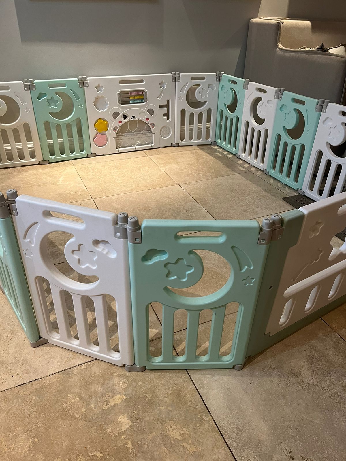 Children’s Large play pen plastic fence foldaway*