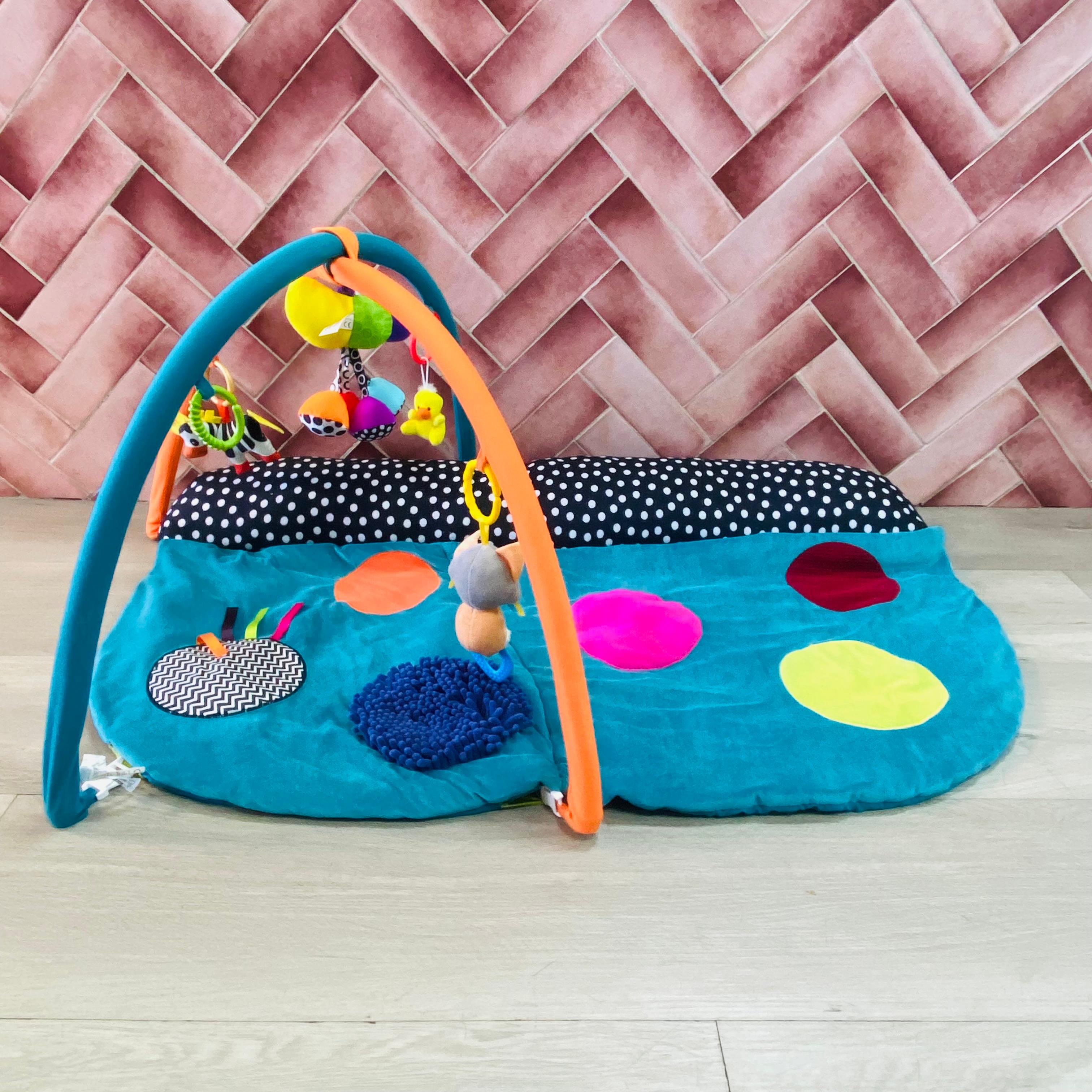 Mamas and Papas 4 in 1 tummy time play and explore mat