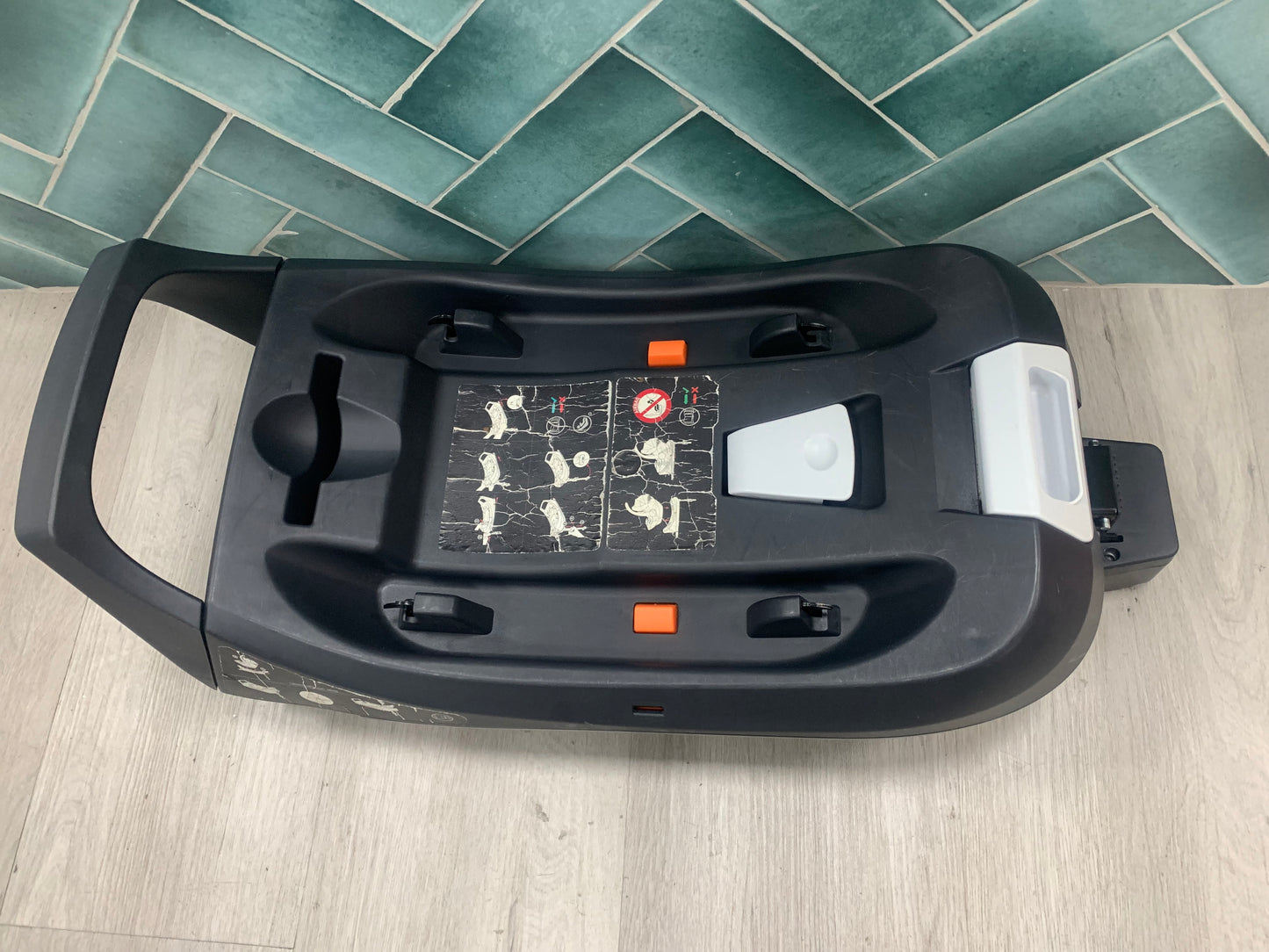 Various Isofix bases