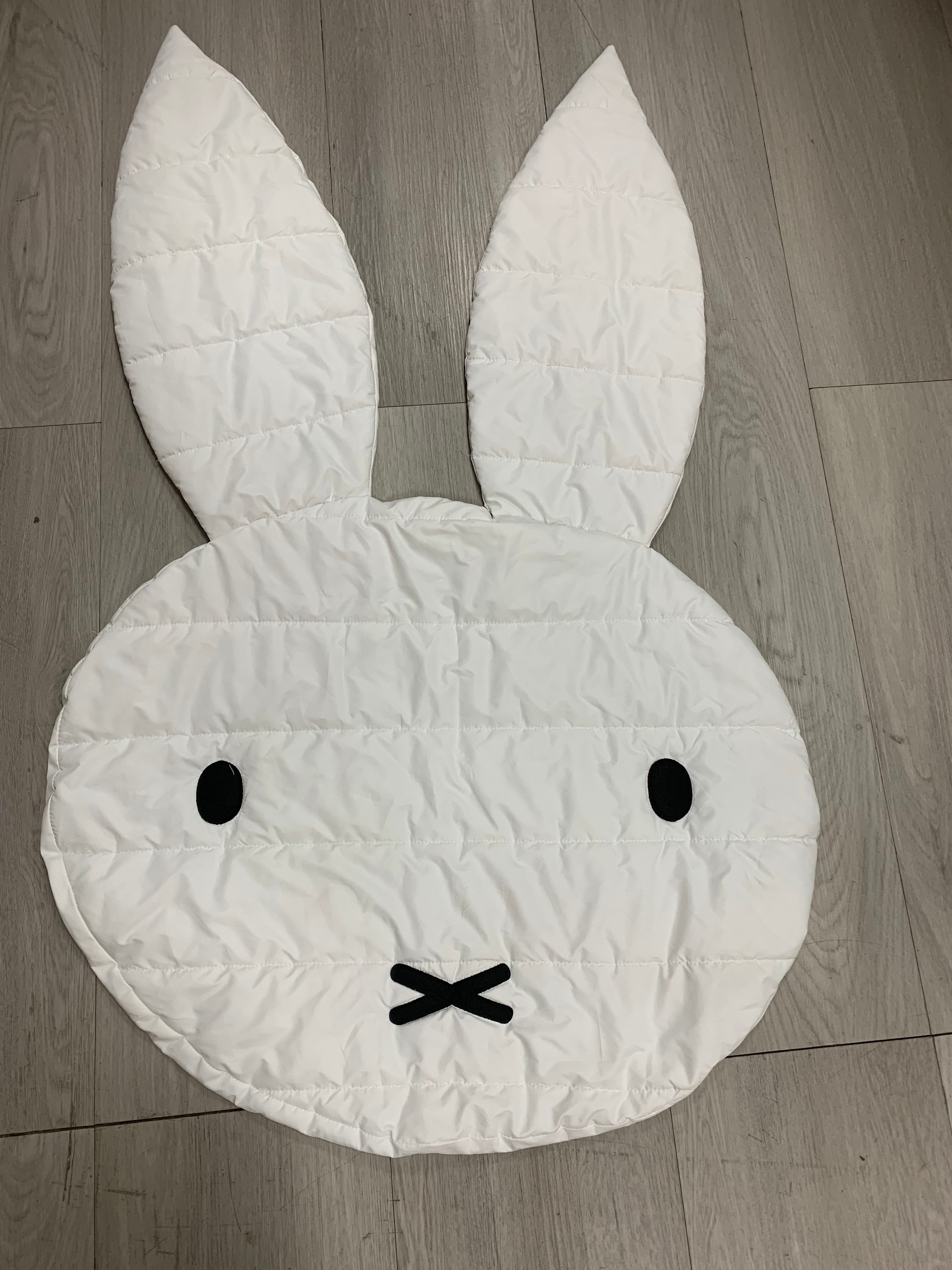 Cute Bunny Rabbit Rug - White