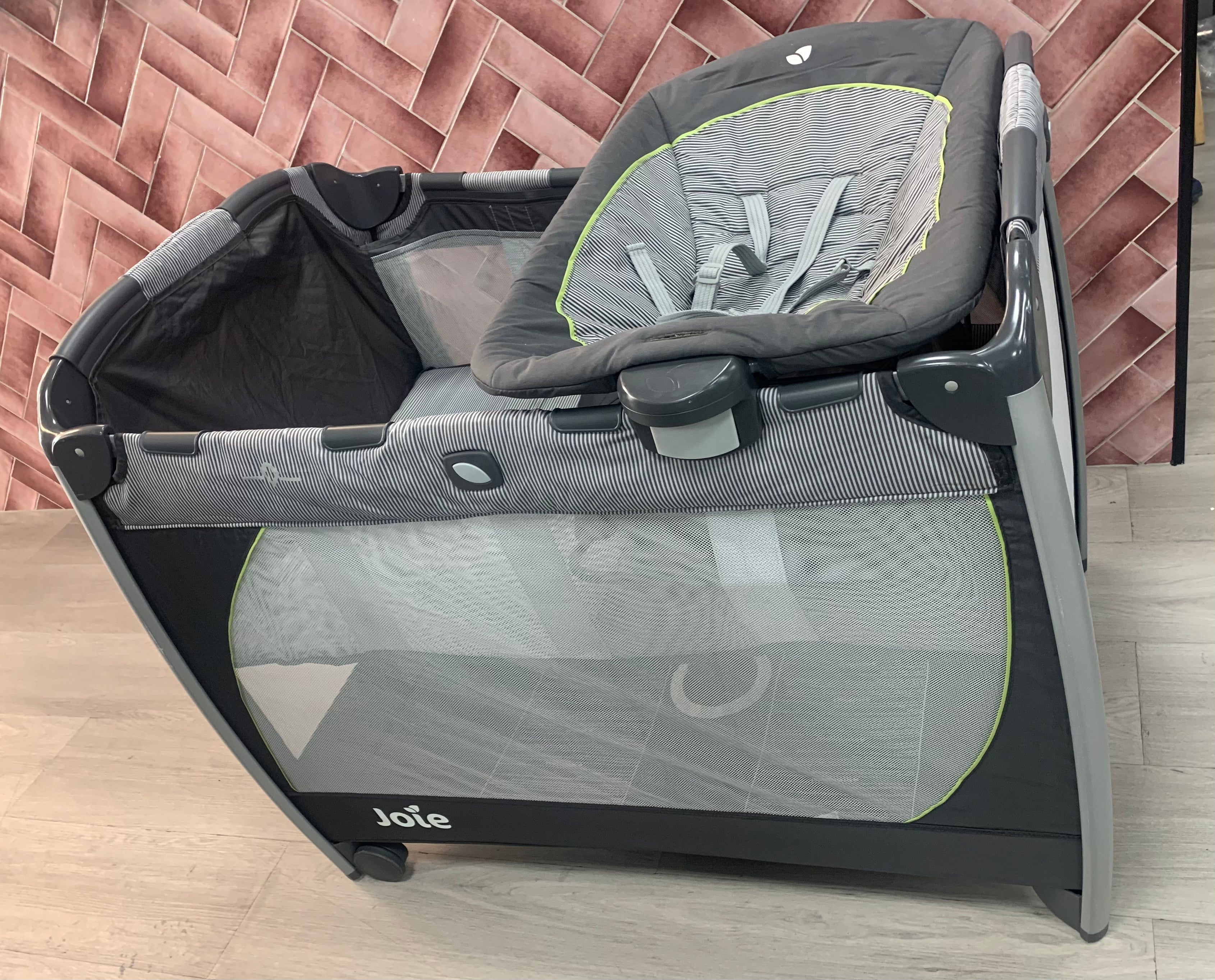 Joie Camp Cot & Commuter Change PR3LOVED