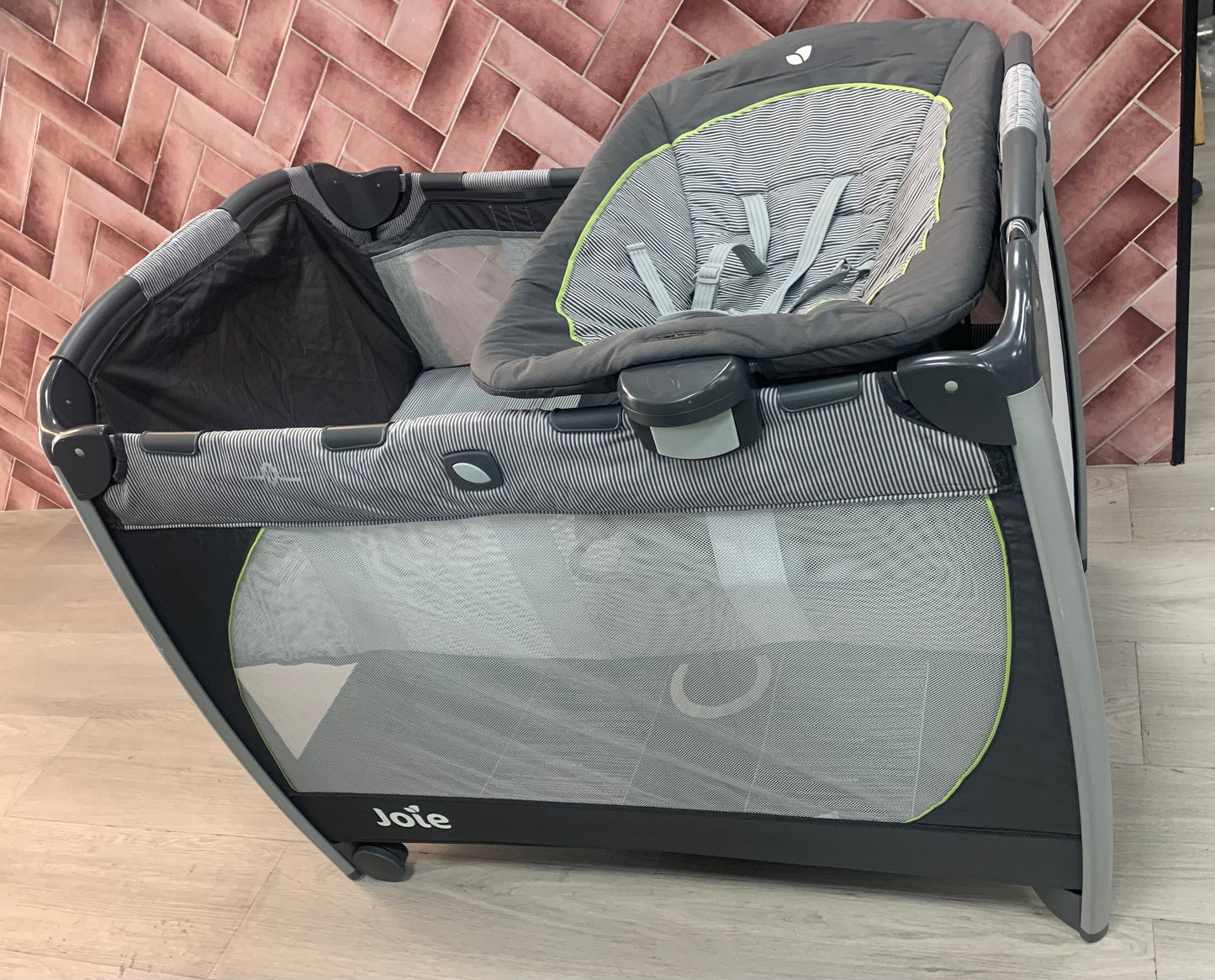 Joie Camp Cot & Commuter Change