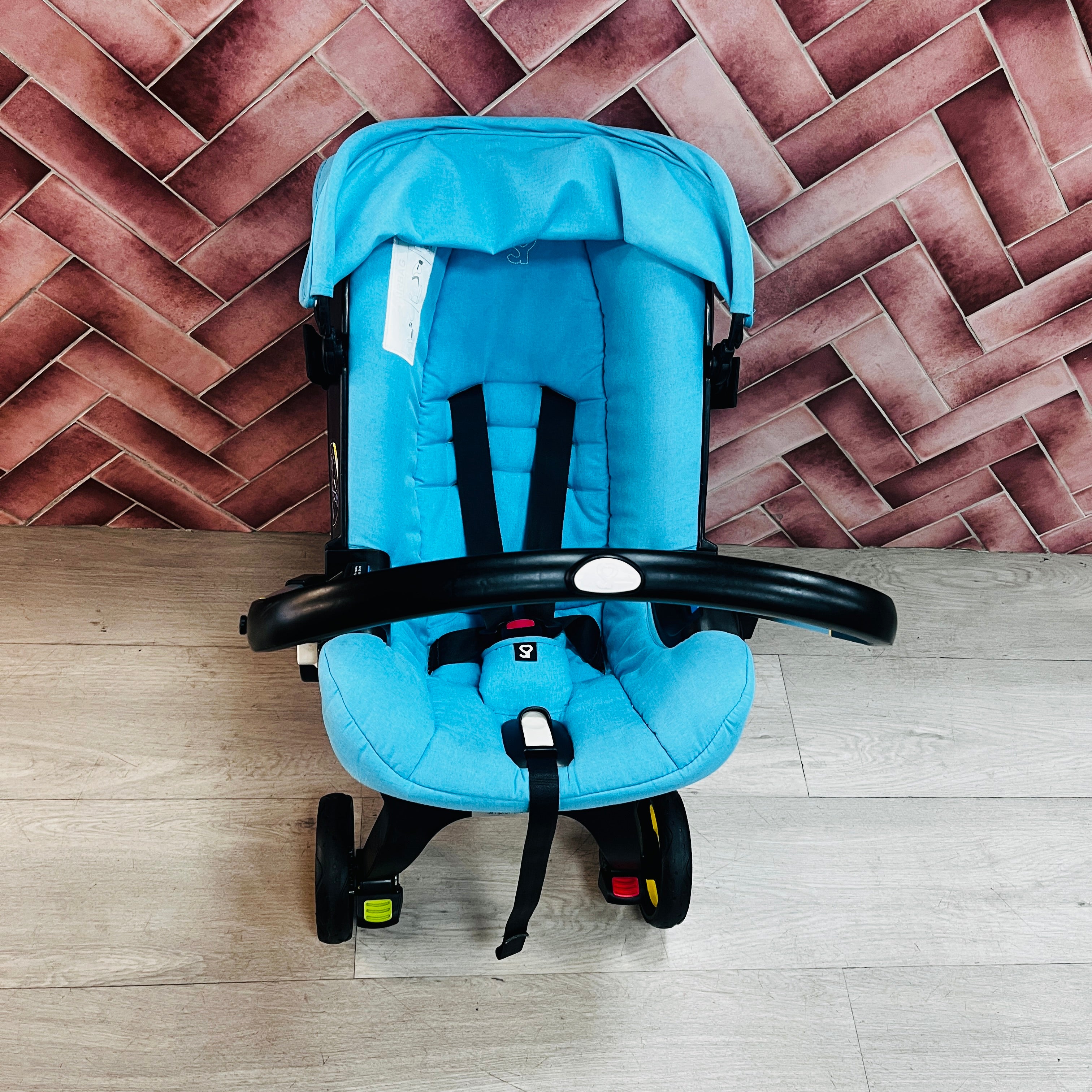 Doona Car Seat & Stroller light blue
