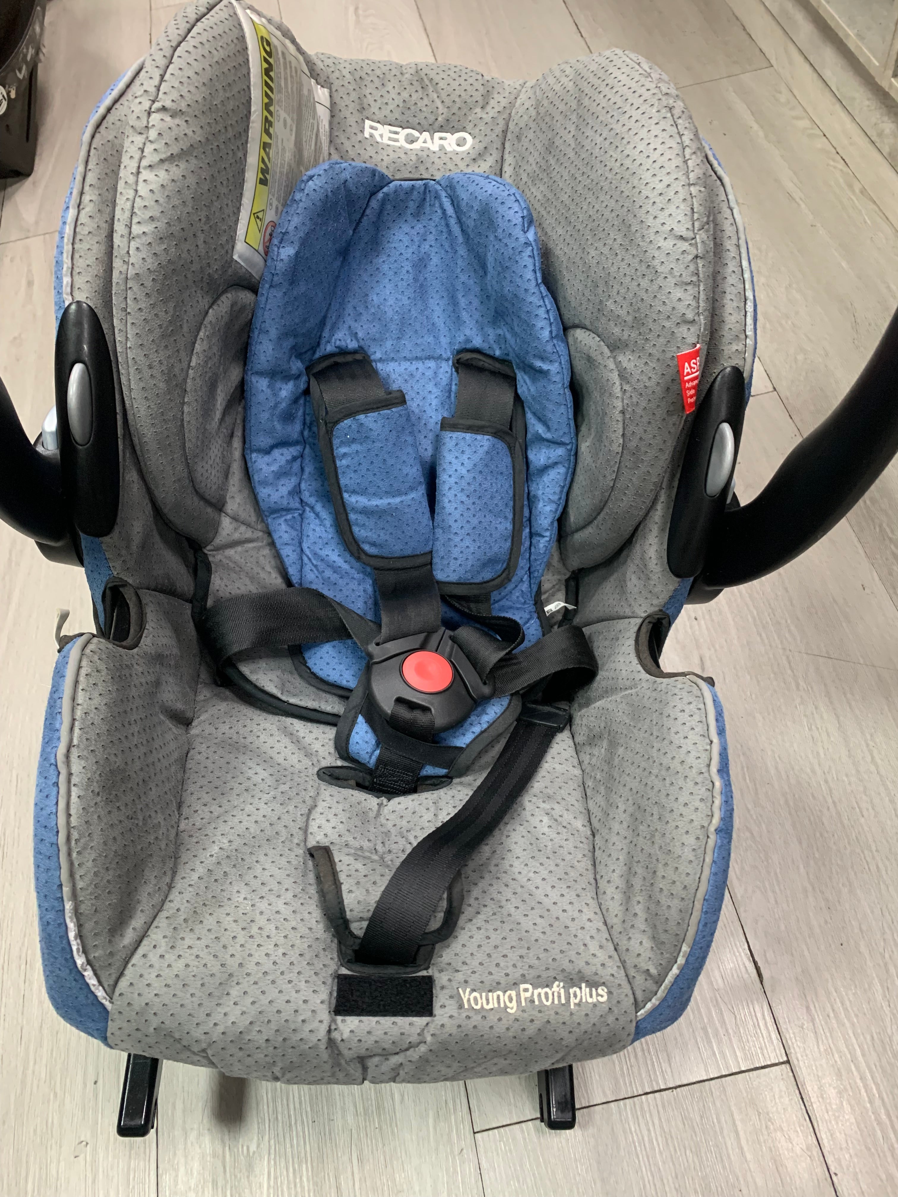 Recaro Infant Car Seat and Isofix Base - Grey