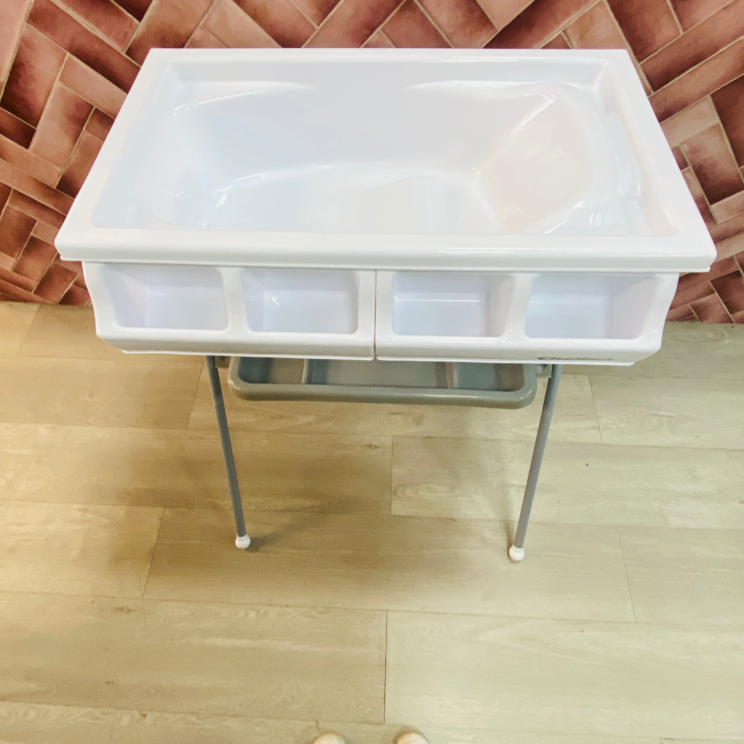 Chelino Aerial Baby Bath and Changing Unit