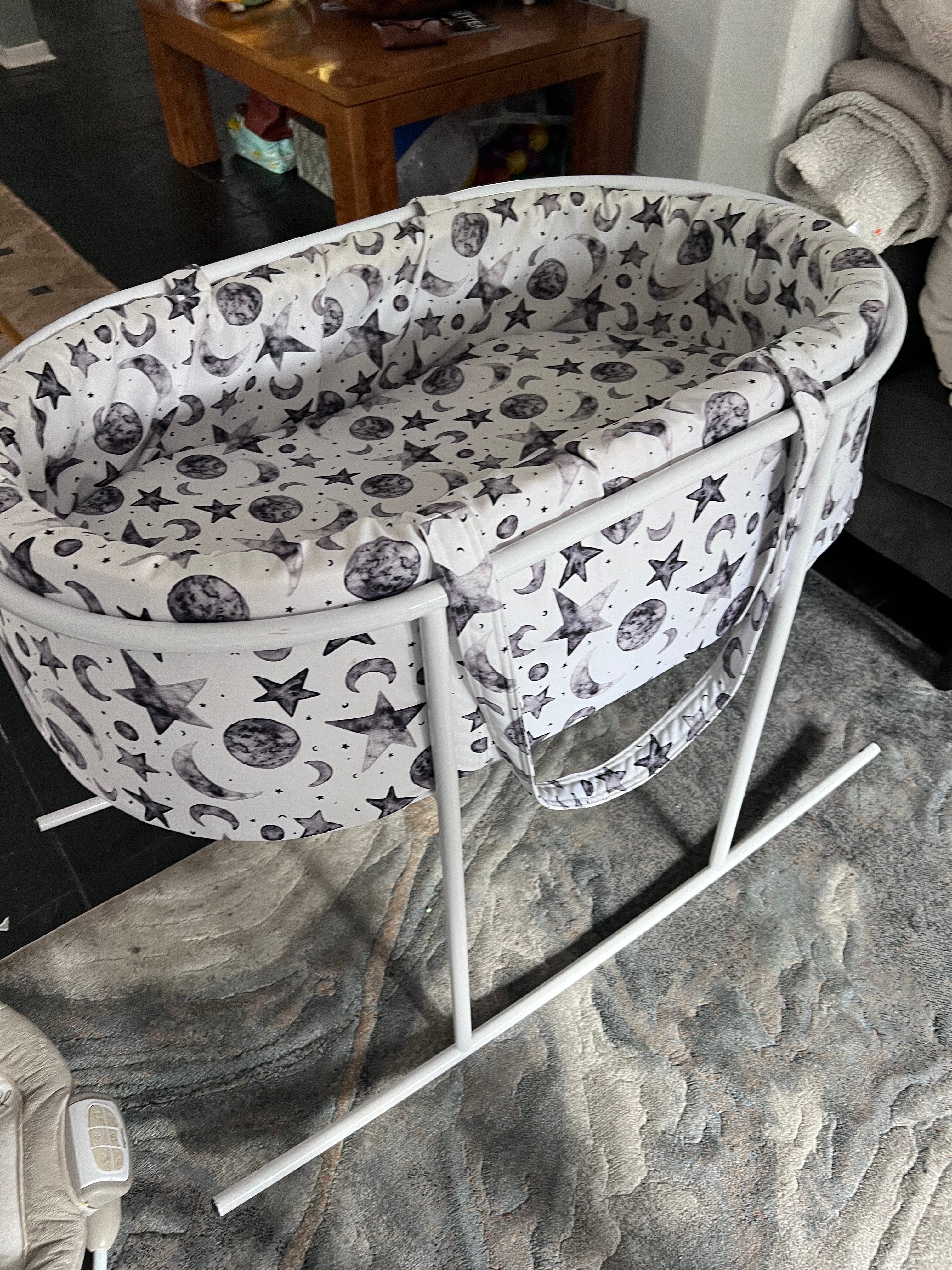 Delicious monster carry cot and rocker stand*