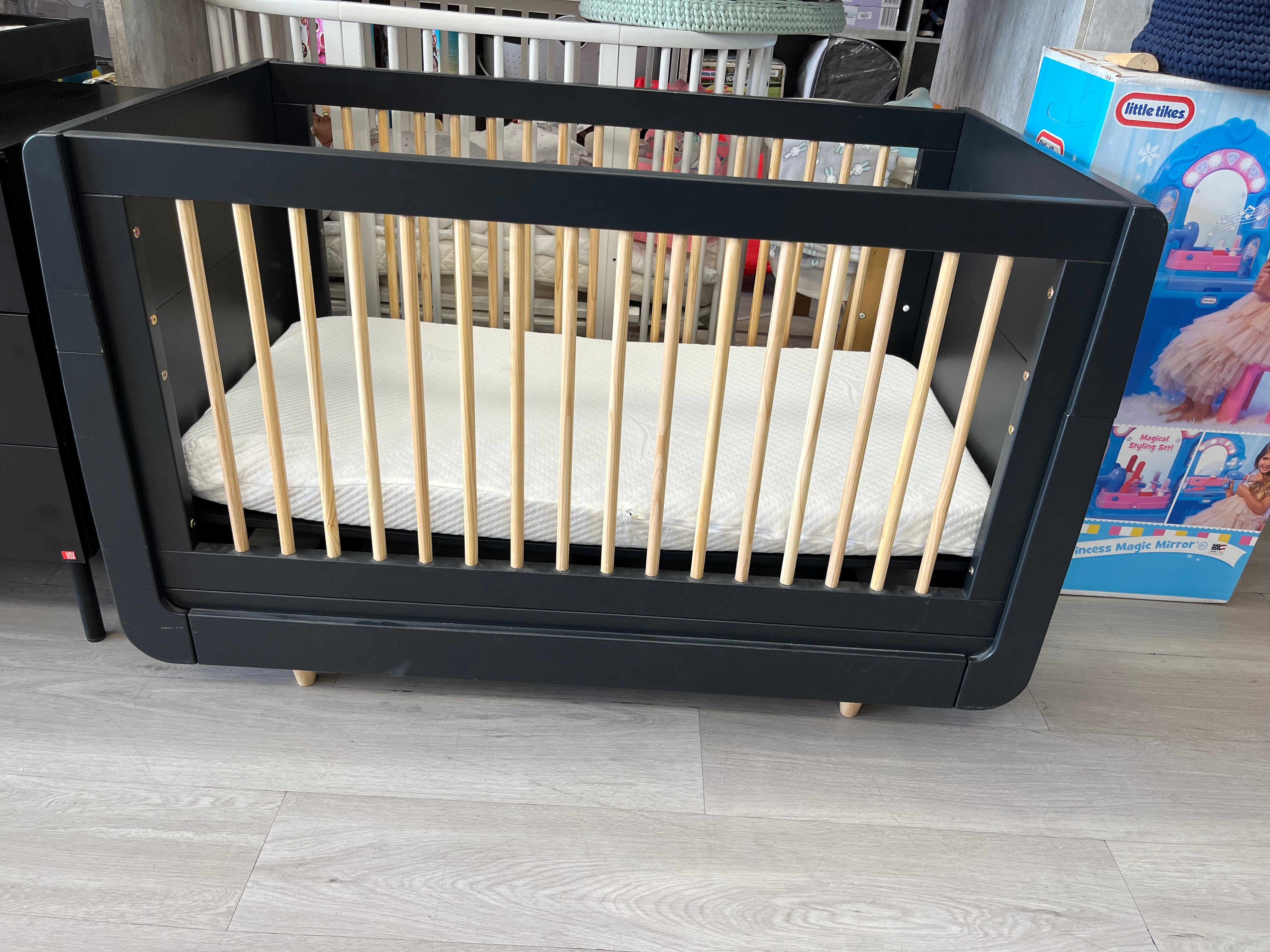 Baby Nursery Co Arizona Cot - Black
