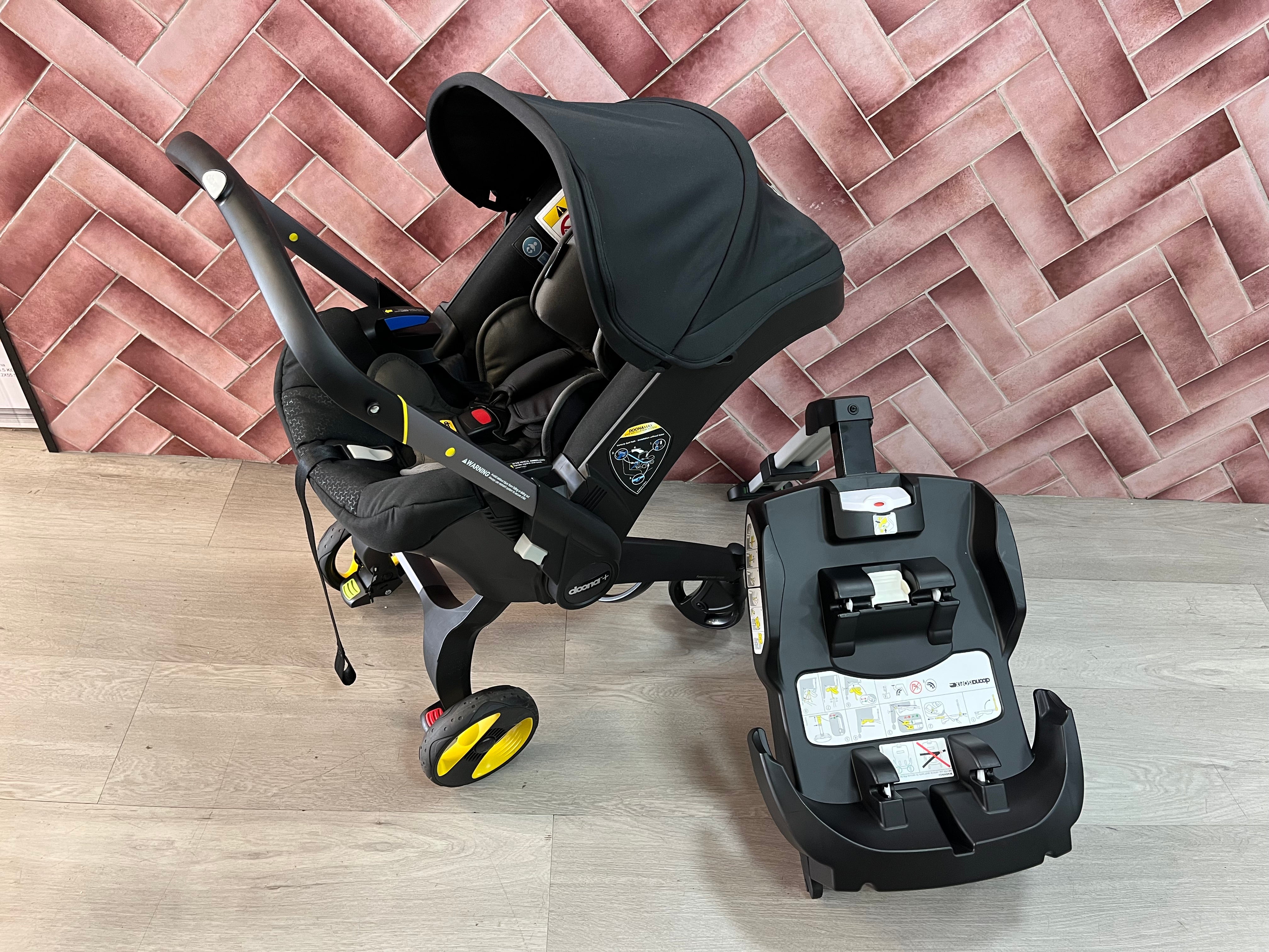 Doona Car Seat/Stroller & Isofix Base (includes 360 protection cover)