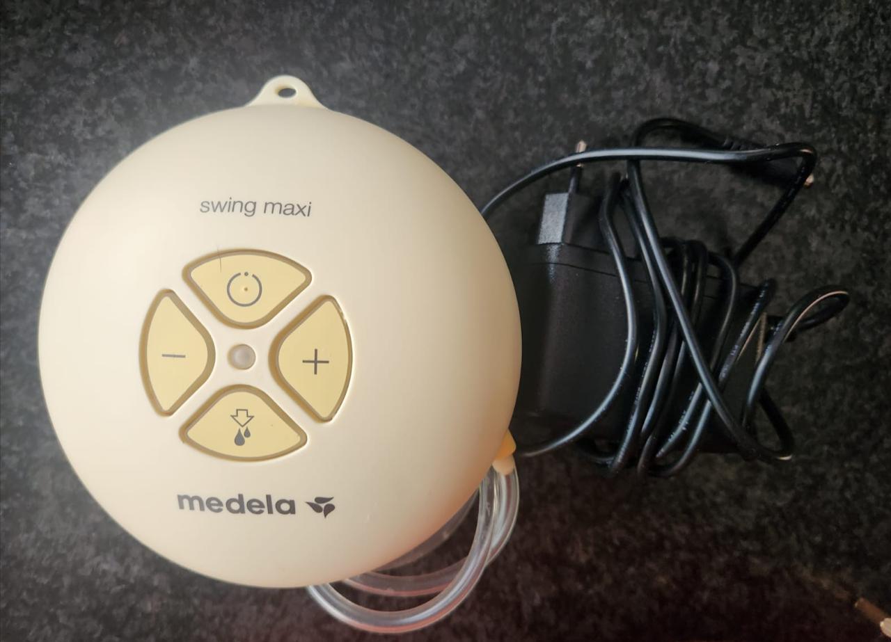 Medela Electric Breat Pump + 6 bottles + Freezer Bags*