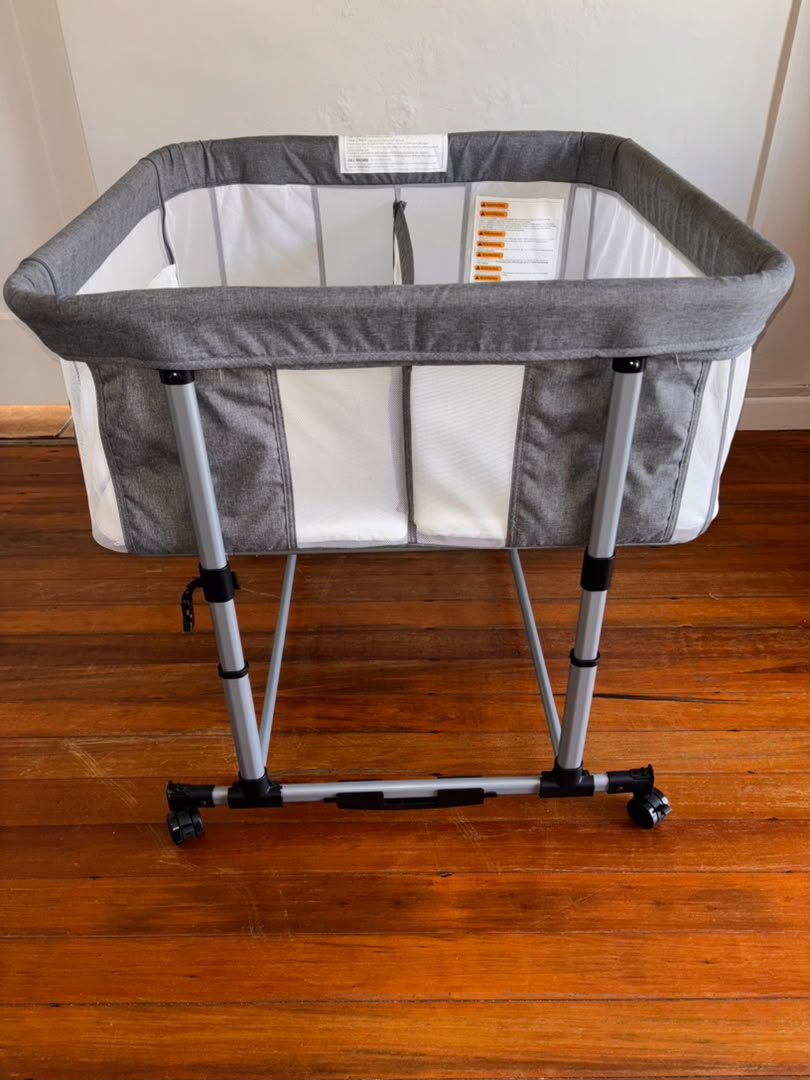 Cheermomo Twin Bassinet and Mattress*