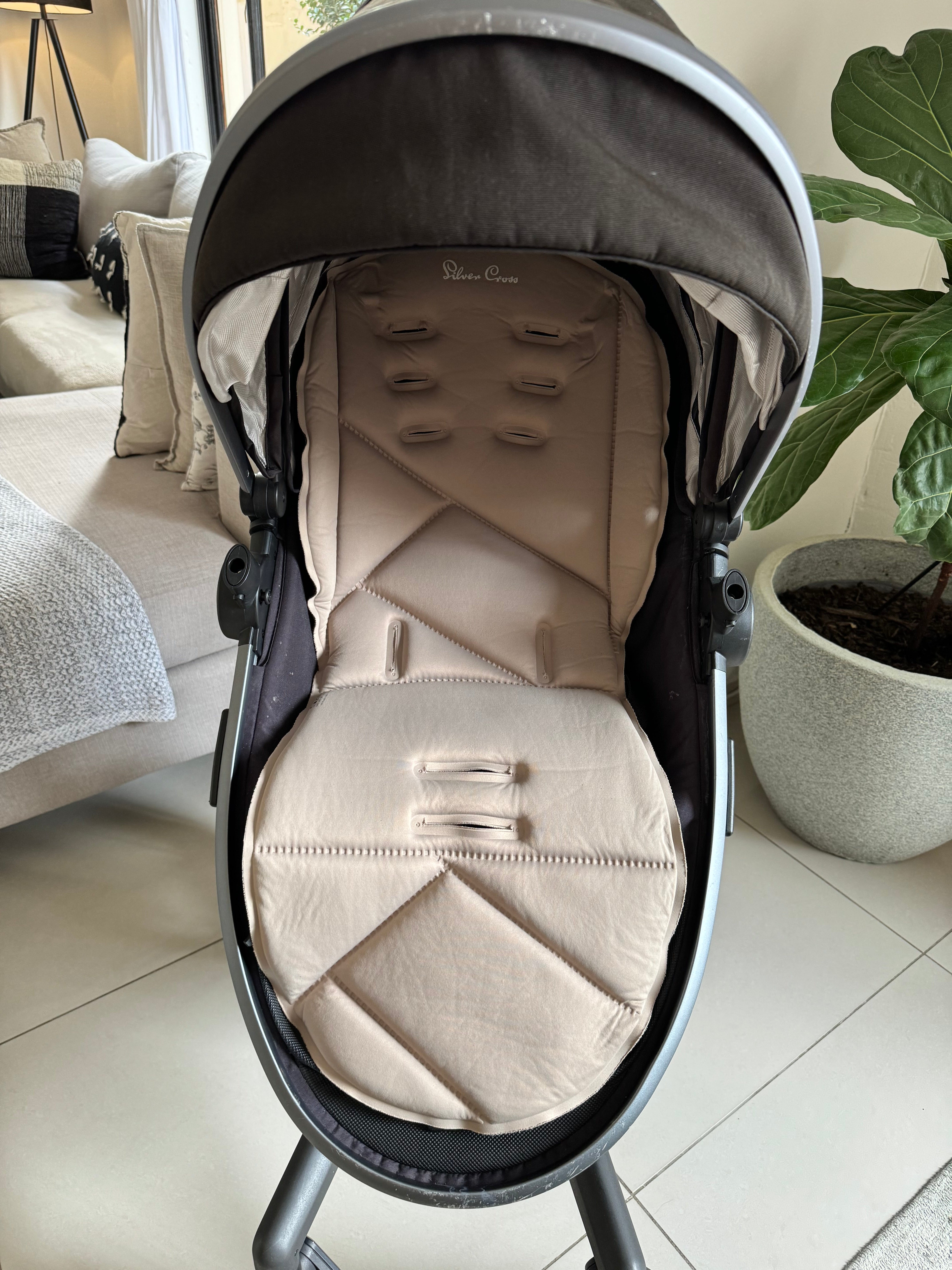 Silver cross stroller with bassinet and Joie feeding chair COMBO*